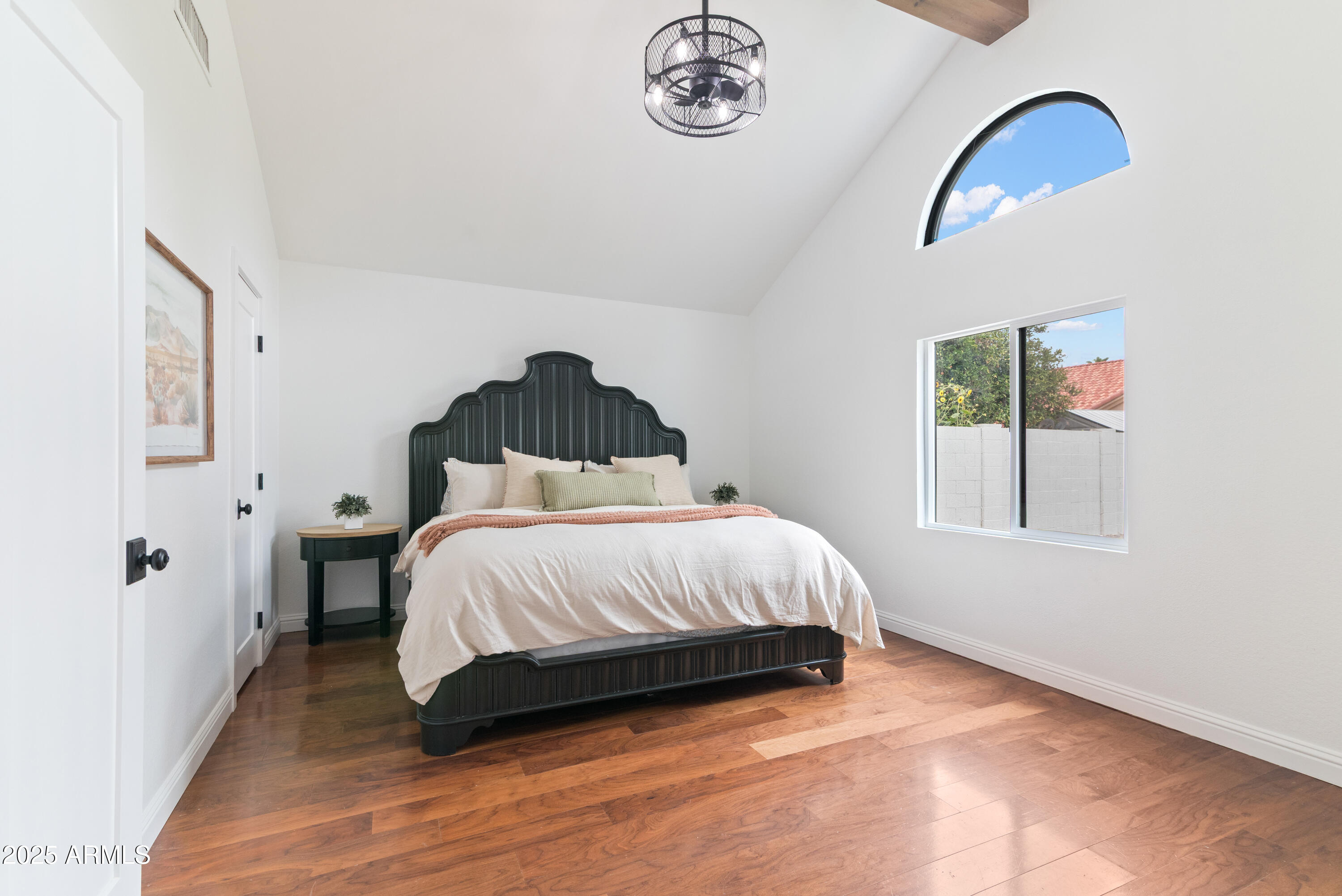 1219 E HEATHER Avenue