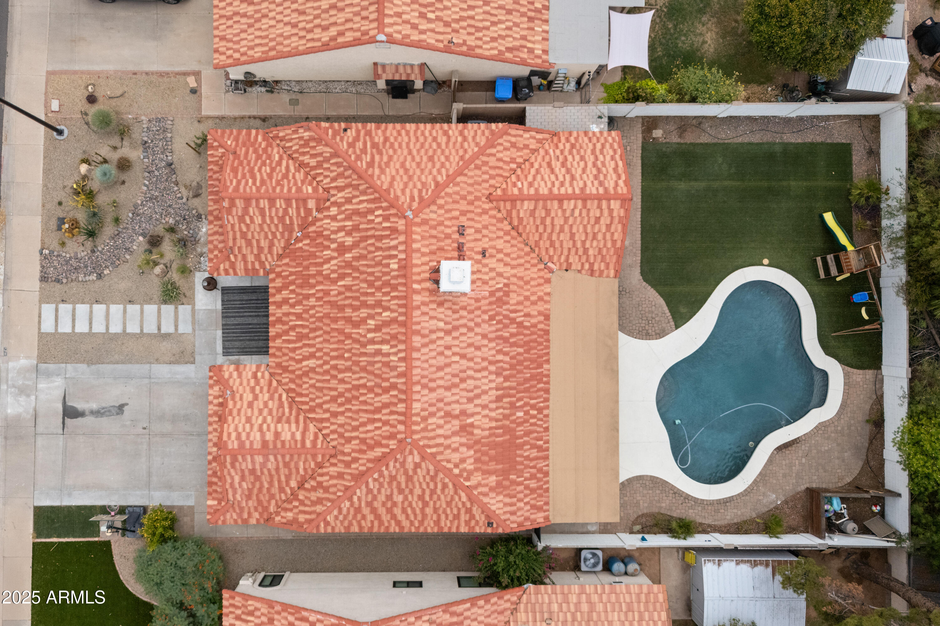 1219 E HEATHER Avenue