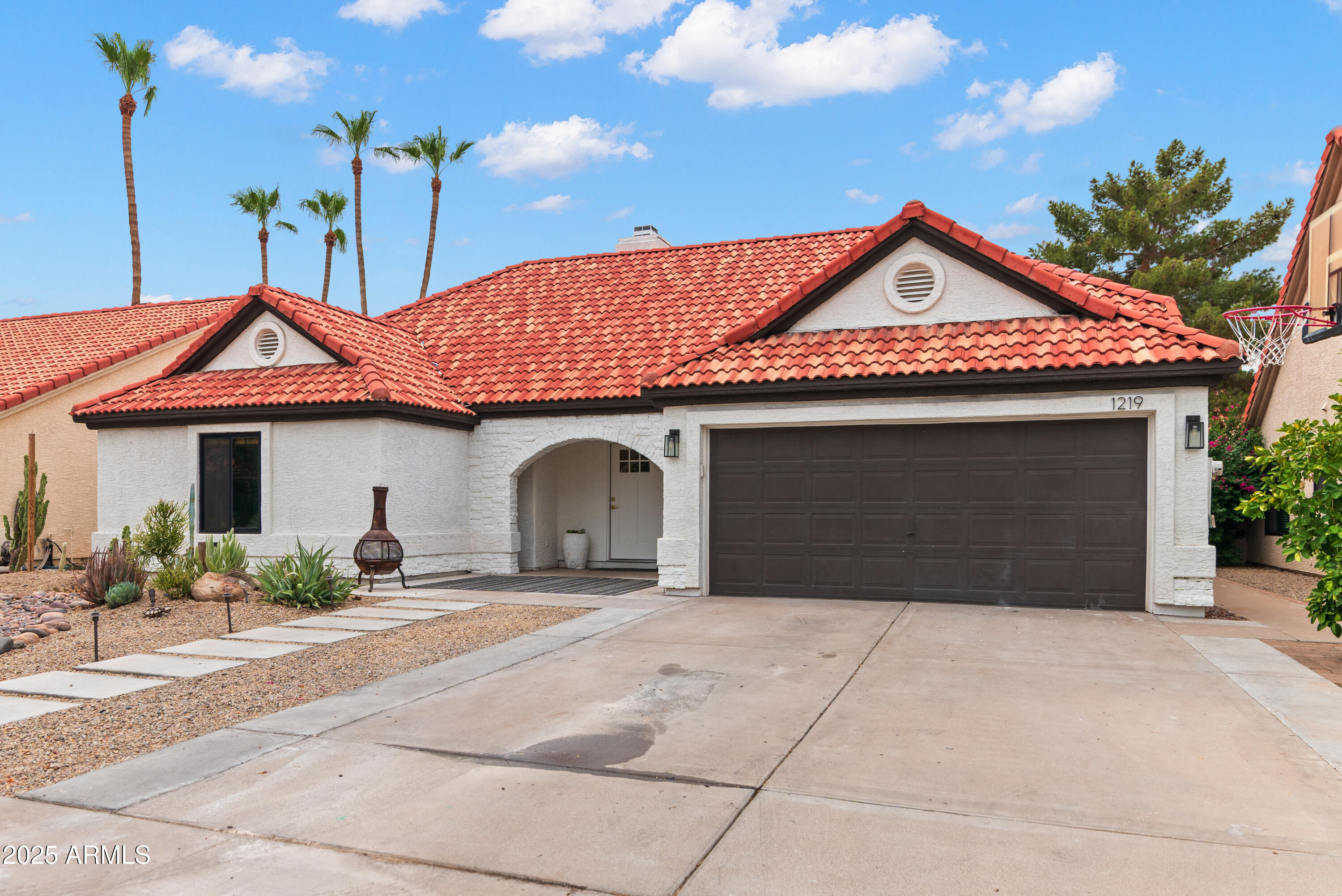 1219 E HEATHER Avenue