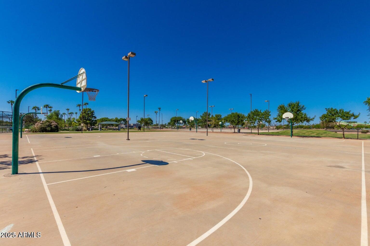 1219 E HEATHER Avenue