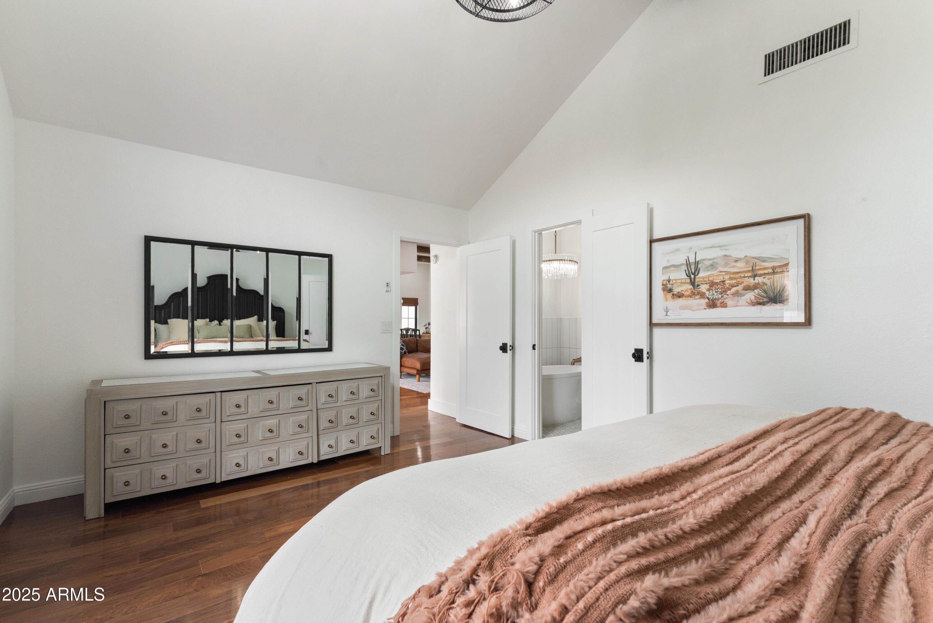 1219 E HEATHER Avenue