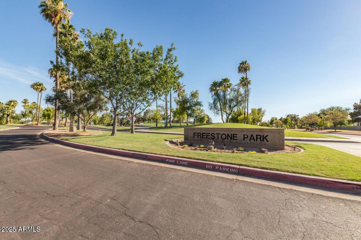 1219 E HEATHER Avenue