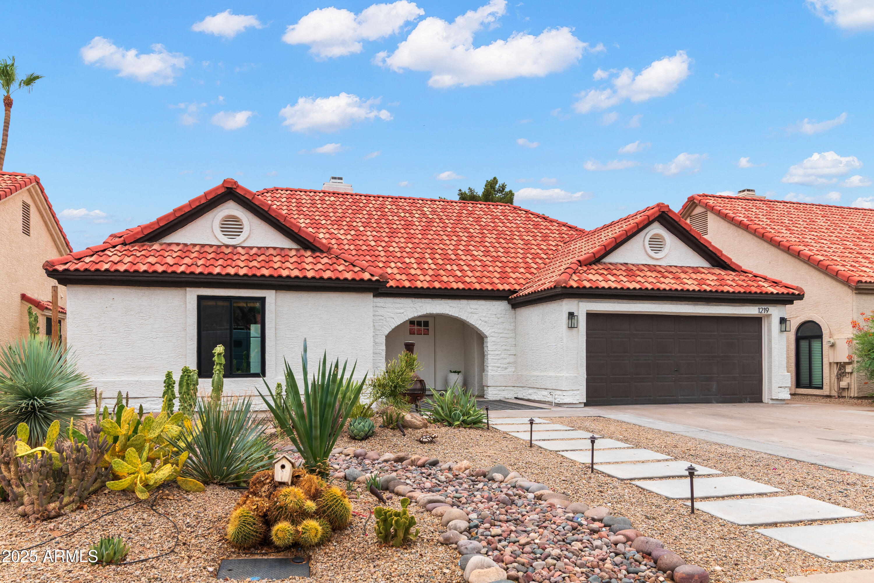 1219 E HEATHER Avenue