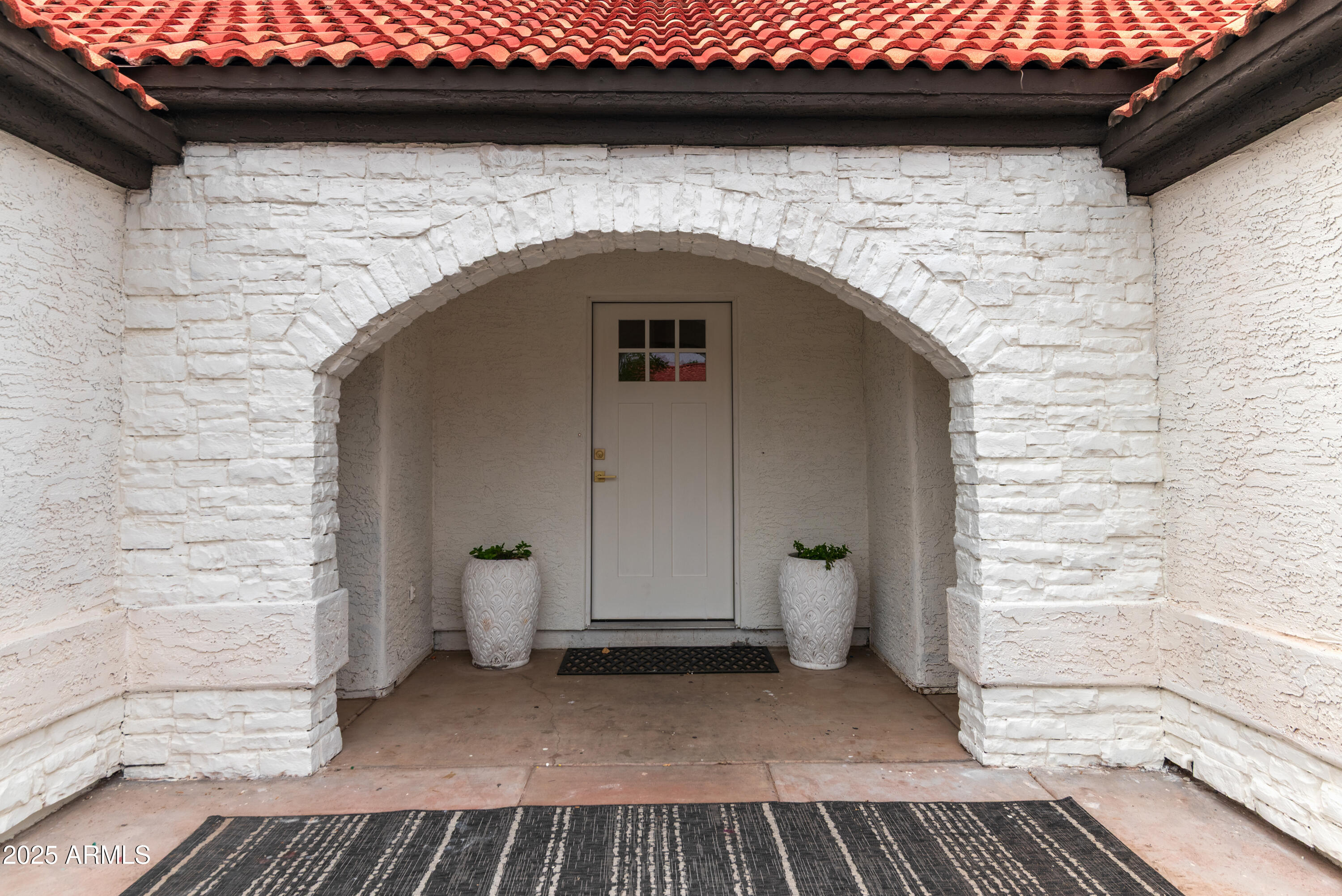 1219 E HEATHER Avenue