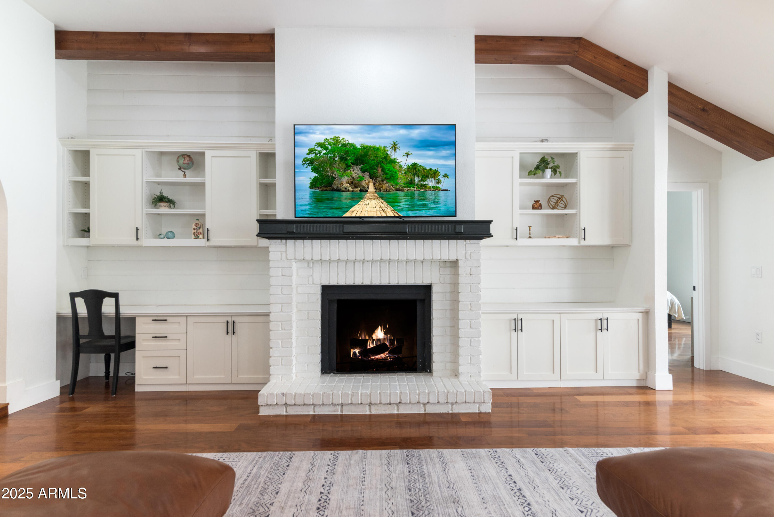 1219 E HEATHER Avenue