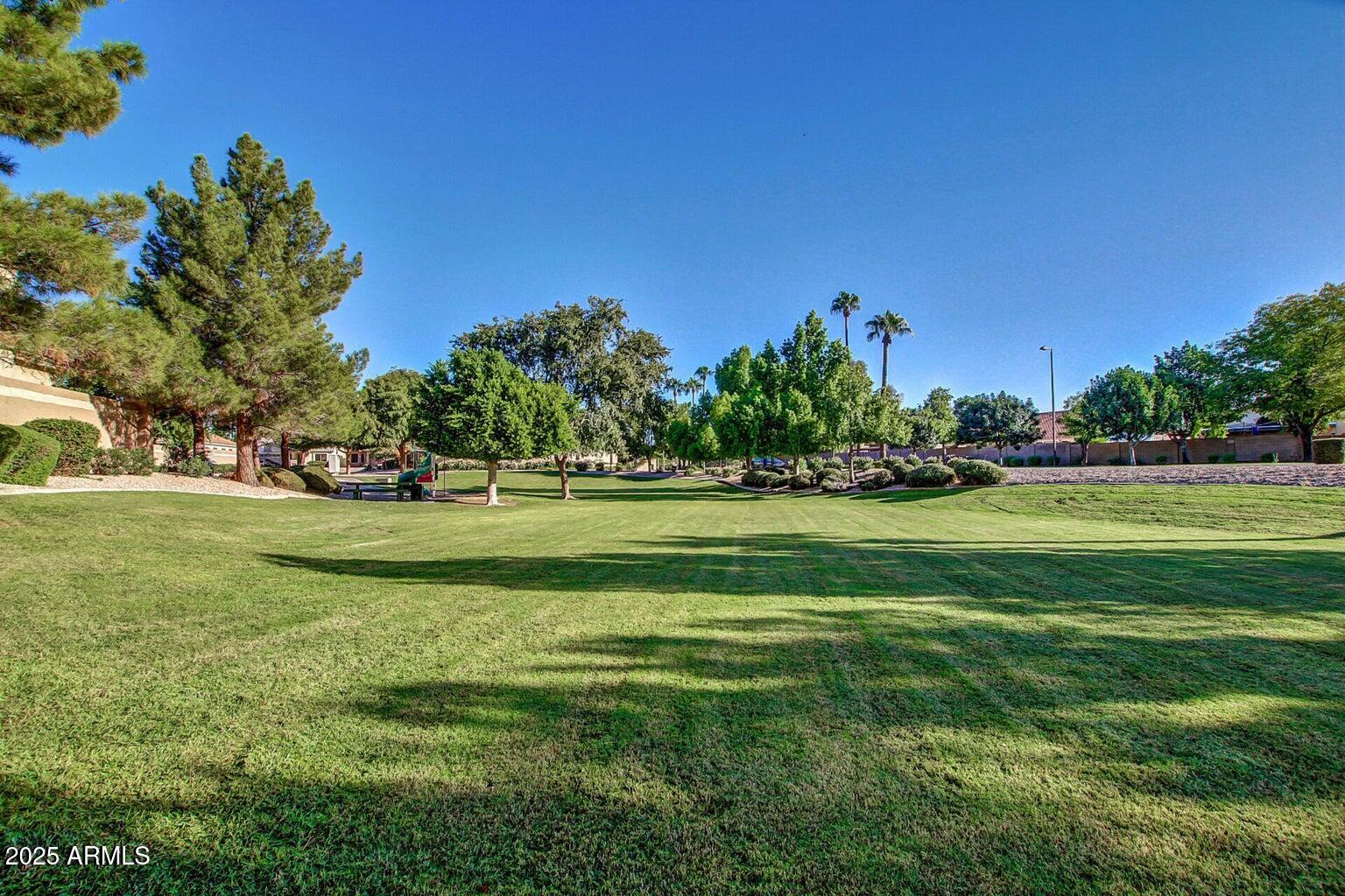 1219 E HEATHER Avenue