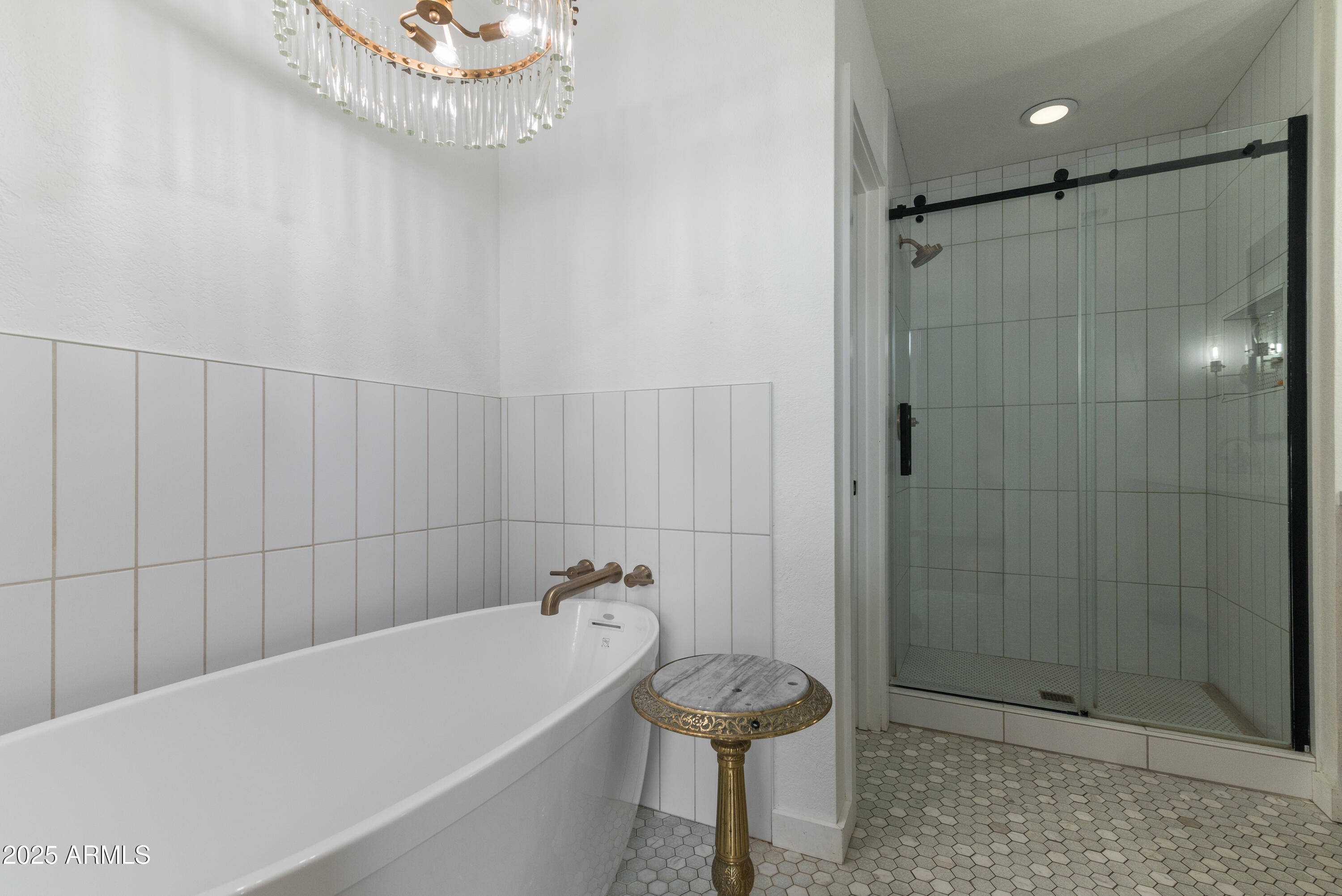 1219 E HEATHER Avenue