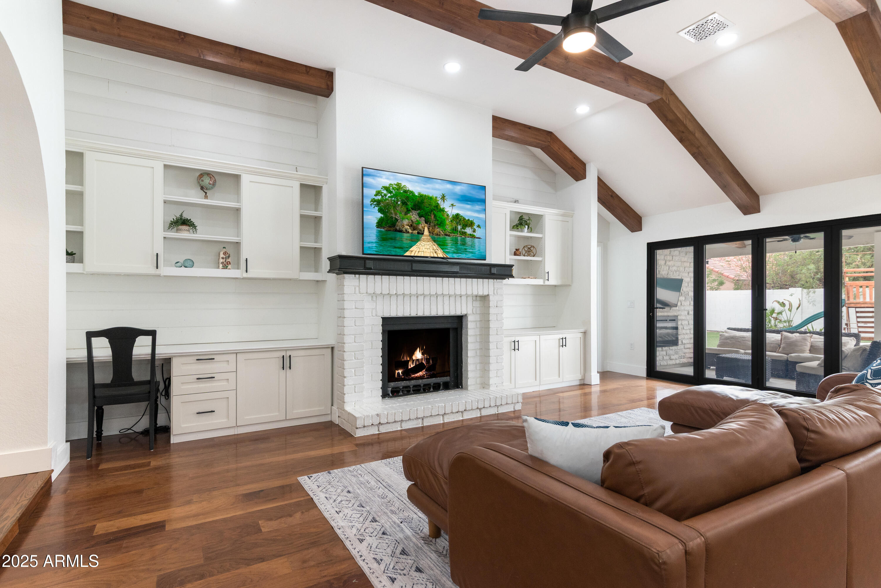 1219 E HEATHER Avenue