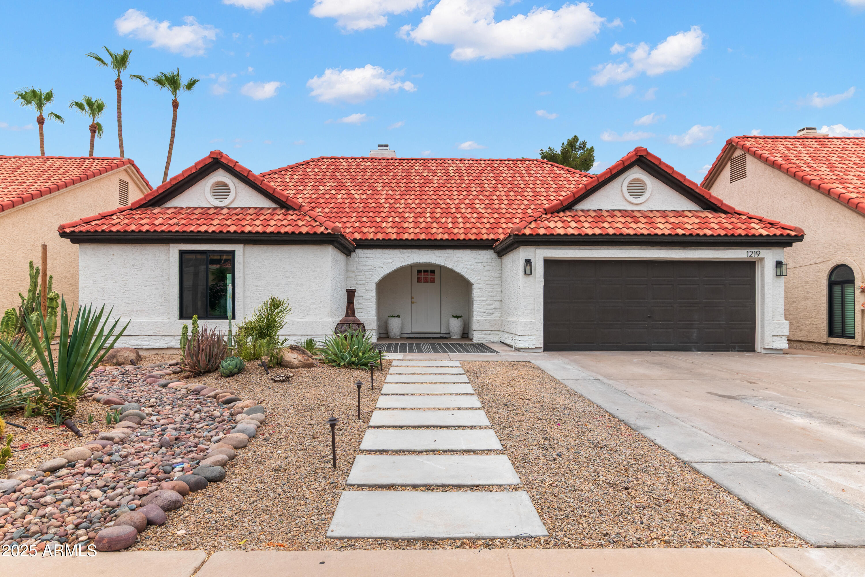 1219 E HEATHER Avenue