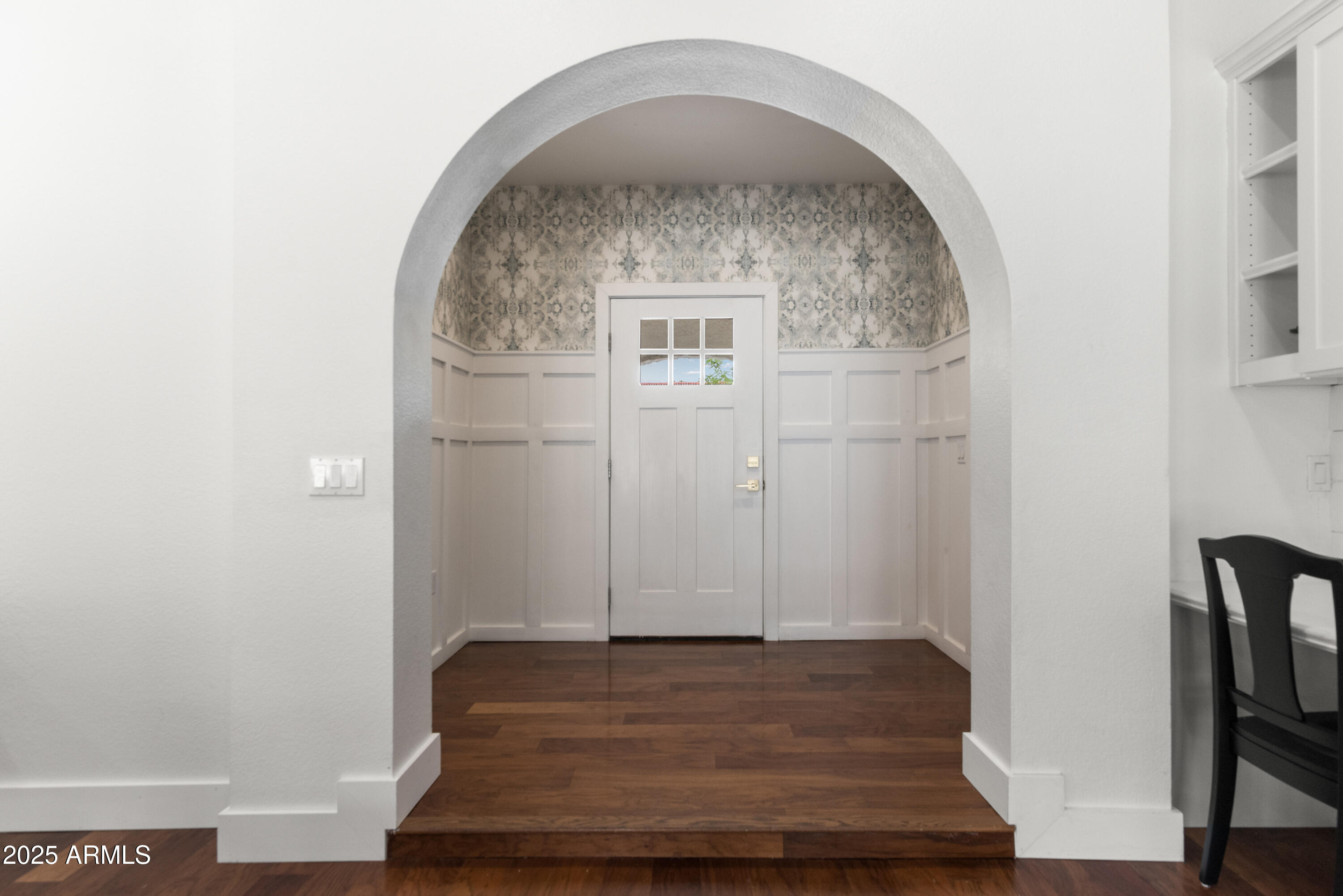 1219 E HEATHER Avenue