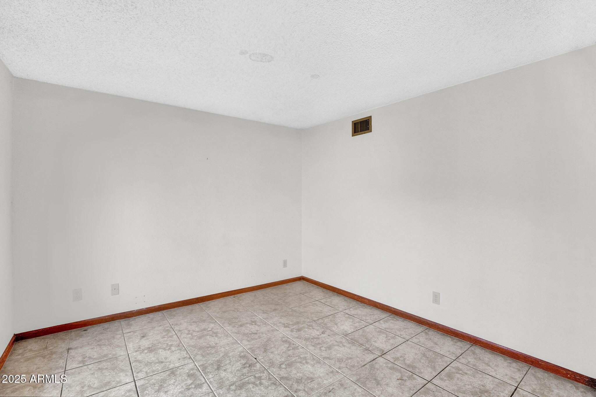 10637 W MISSOURI Avenue