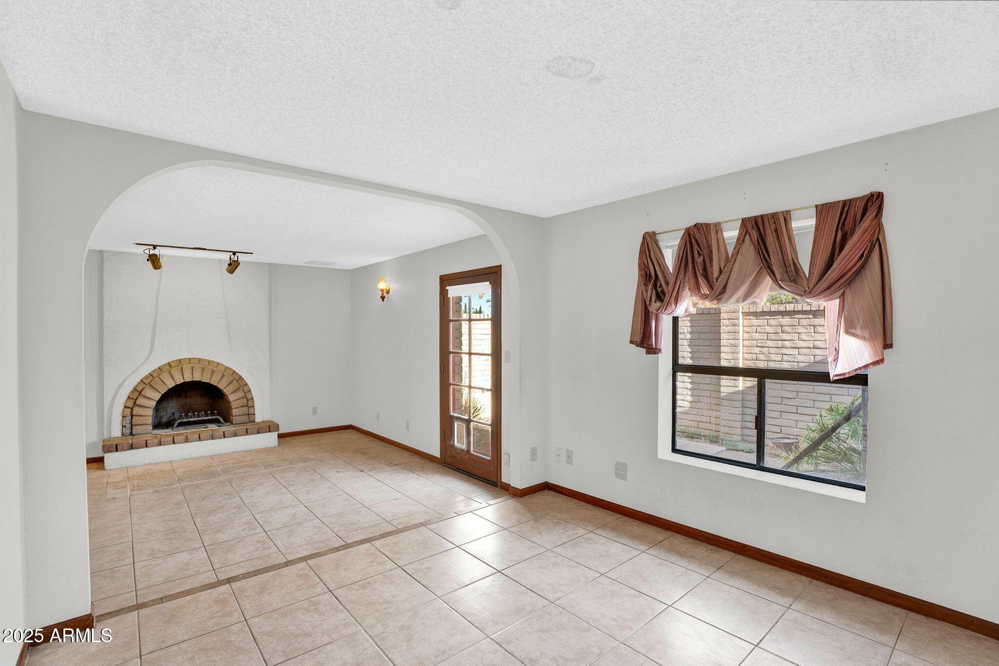 10637 W MISSOURI Avenue