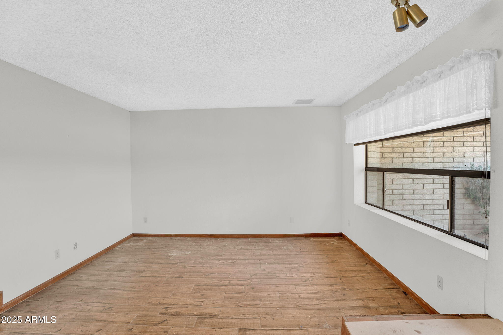 10637 W MISSOURI Avenue