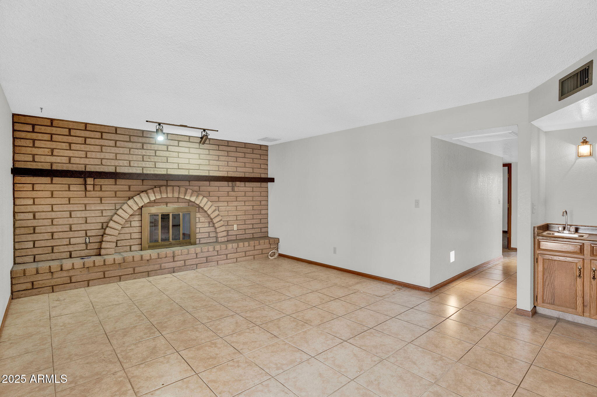 10637 W MISSOURI Avenue