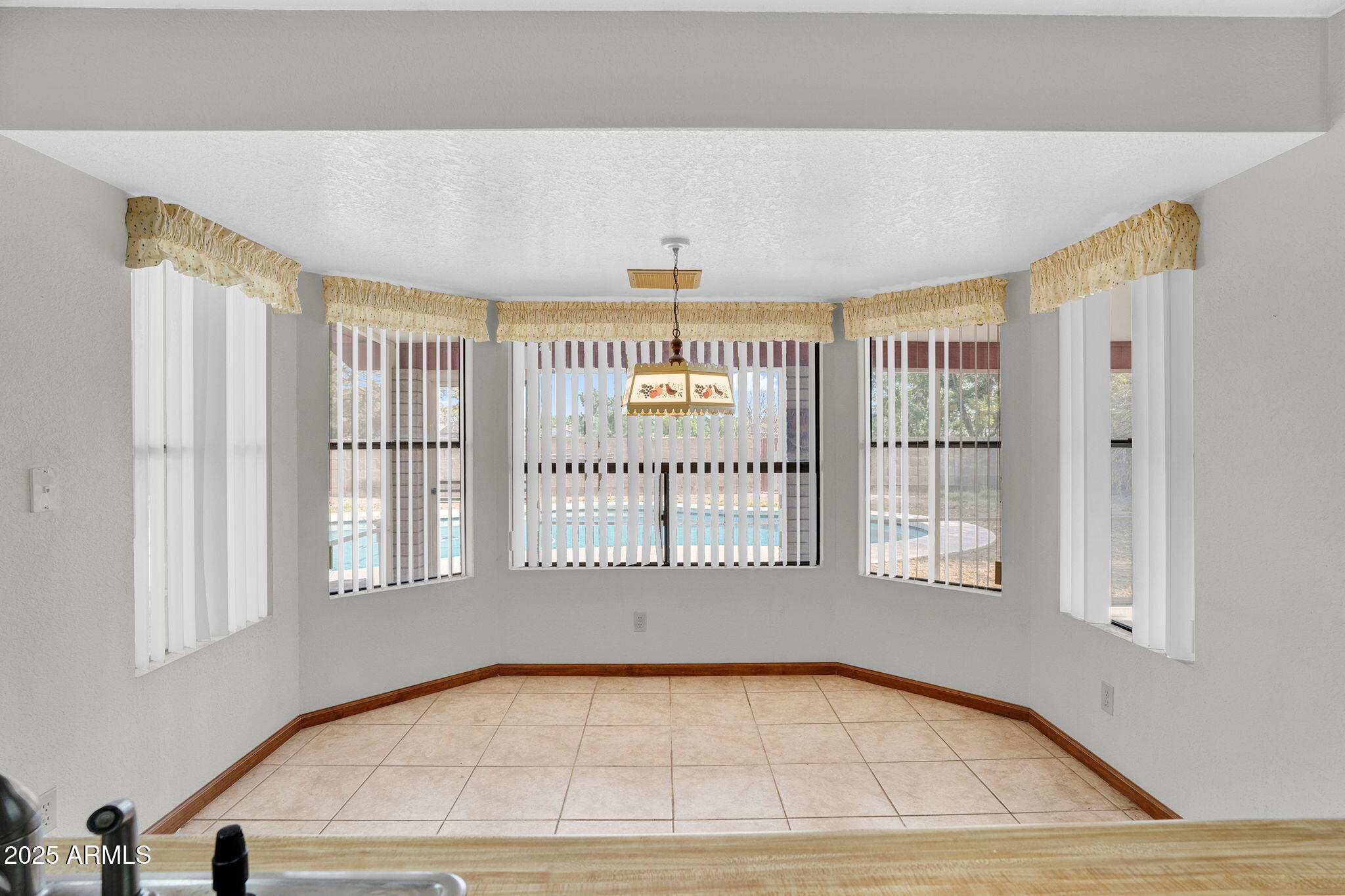 10637 W MISSOURI Avenue