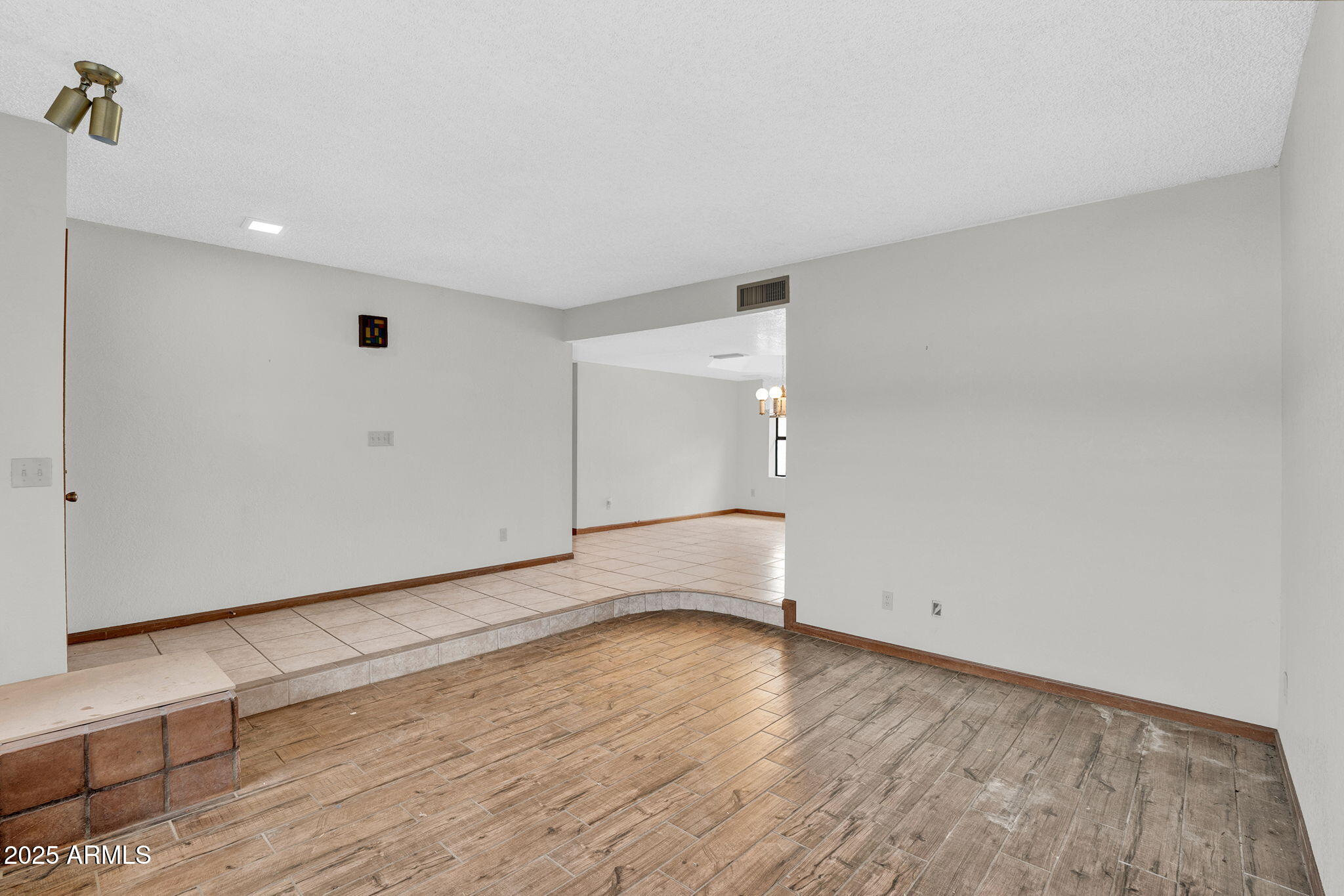 10637 W MISSOURI Avenue