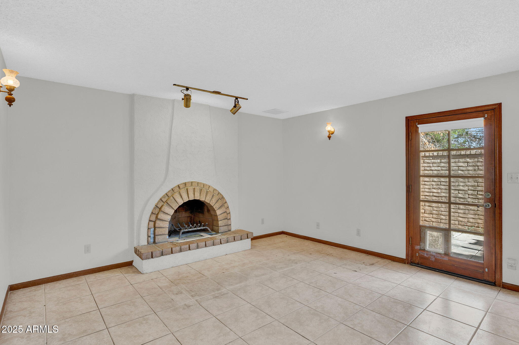 10637 W MISSOURI Avenue