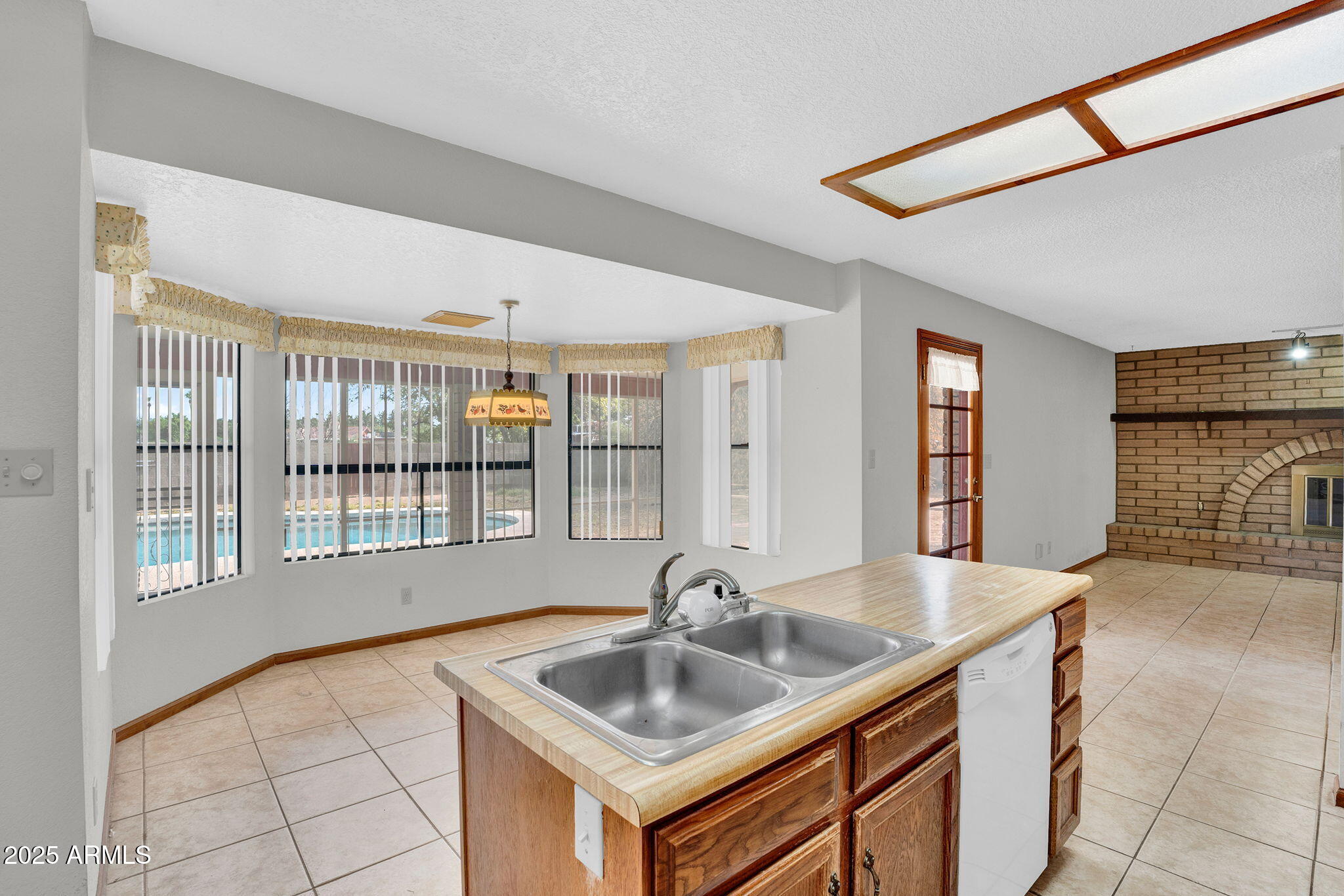 10637 W MISSOURI Avenue