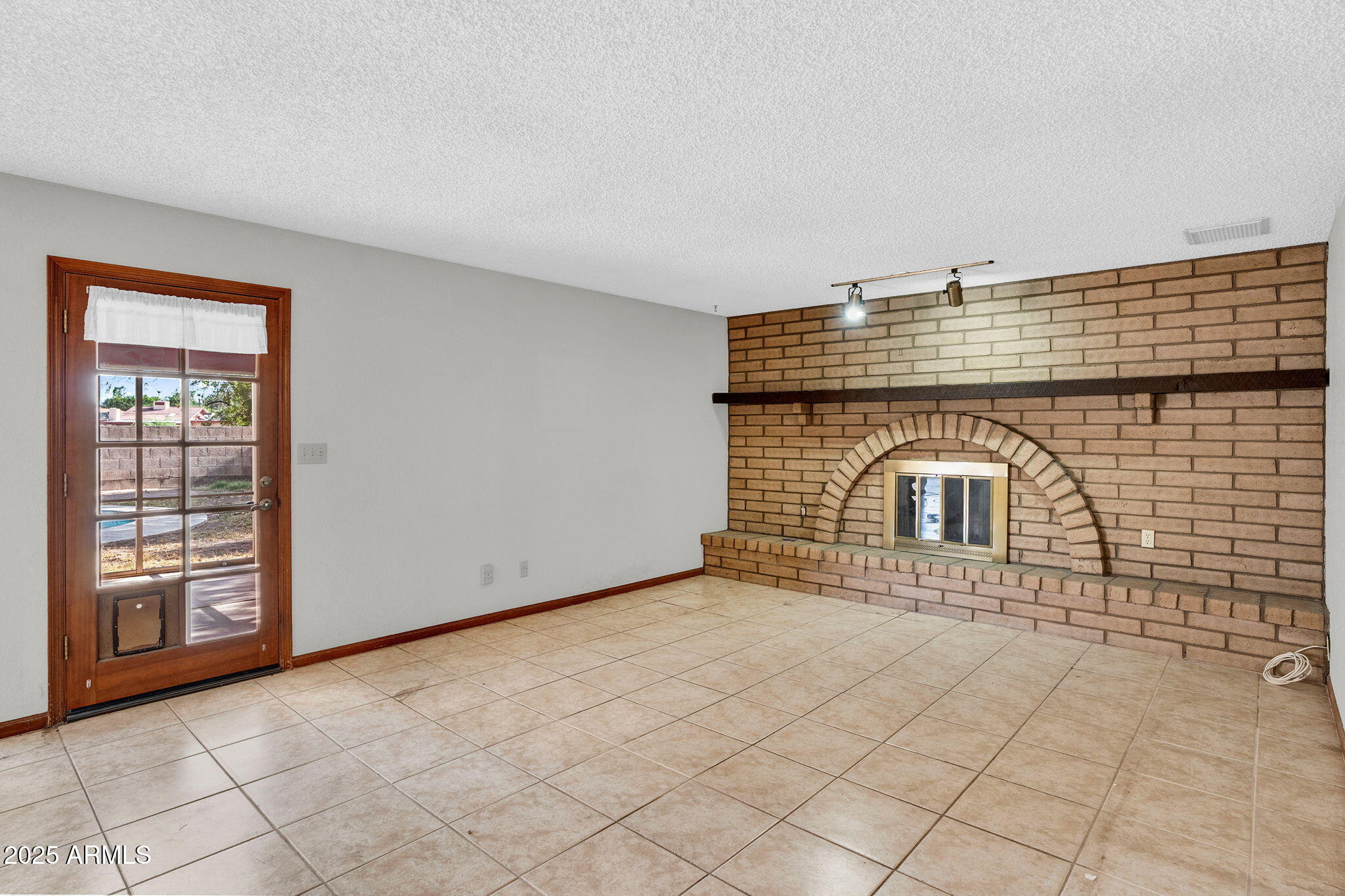 10637 W MISSOURI Avenue