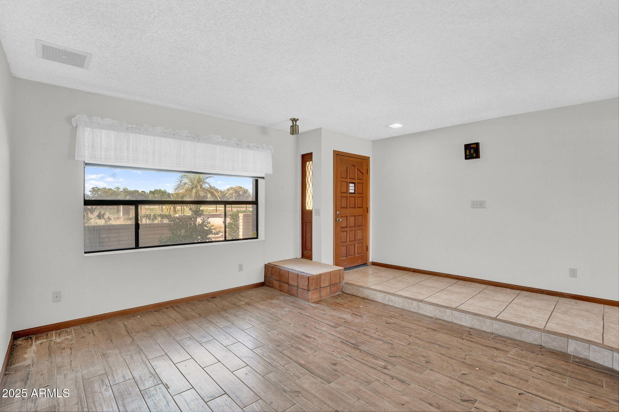 10637 W MISSOURI Avenue