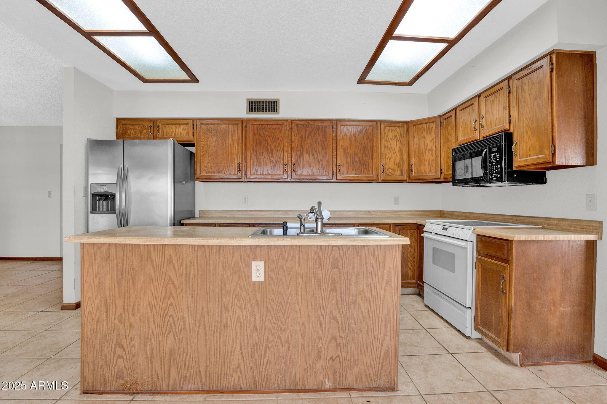 10637 W MISSOURI Avenue