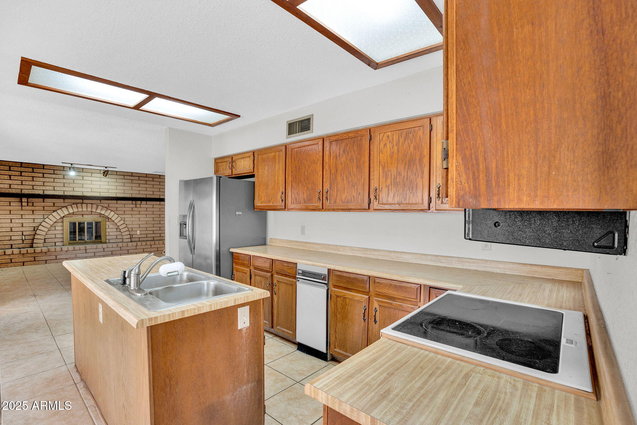 10637 W MISSOURI Avenue