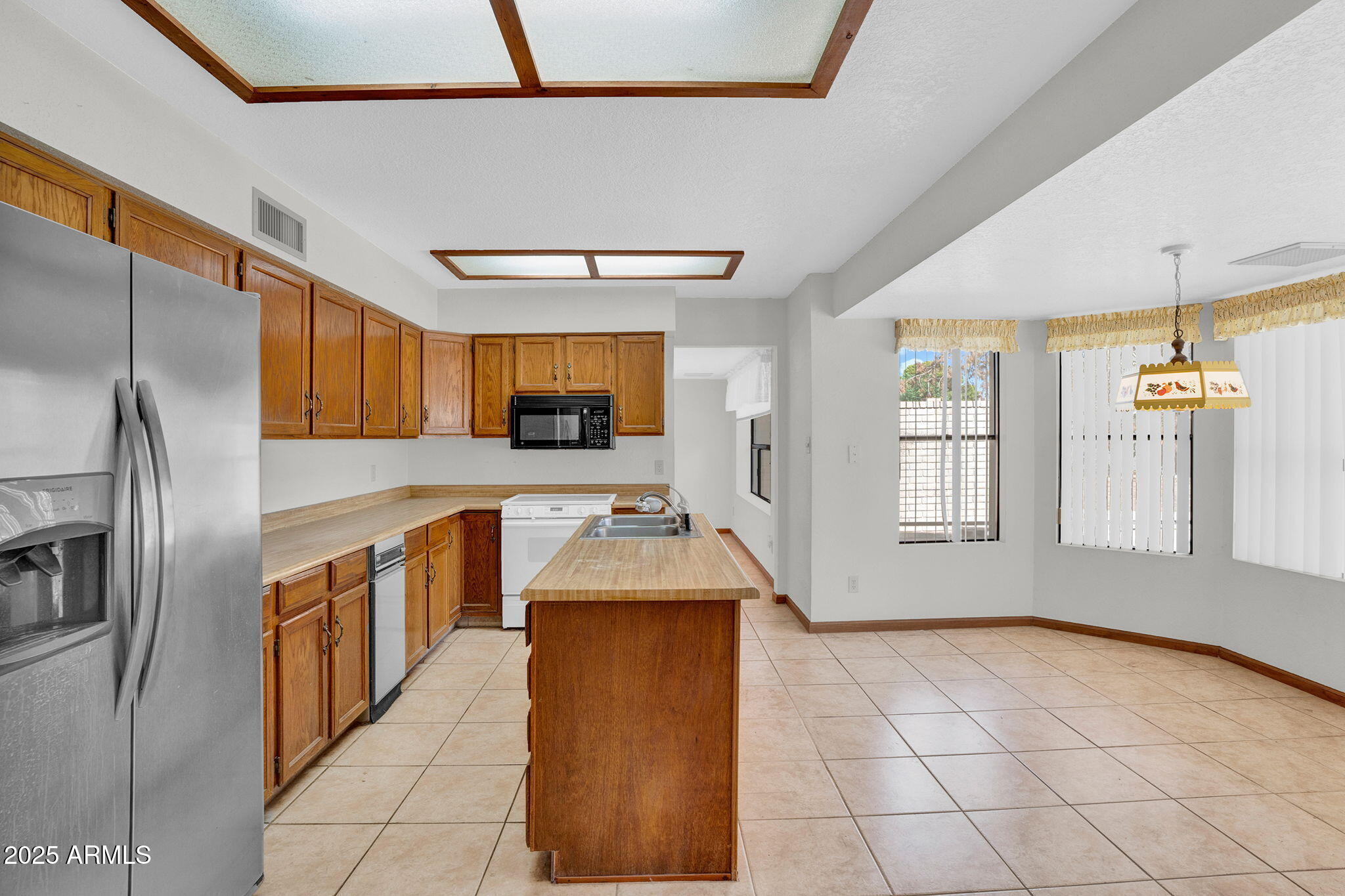 10637 W MISSOURI Avenue