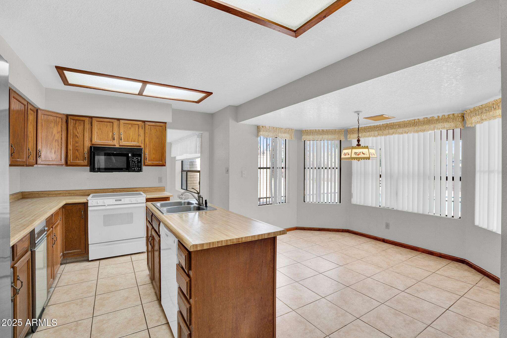 10637 W MISSOURI Avenue