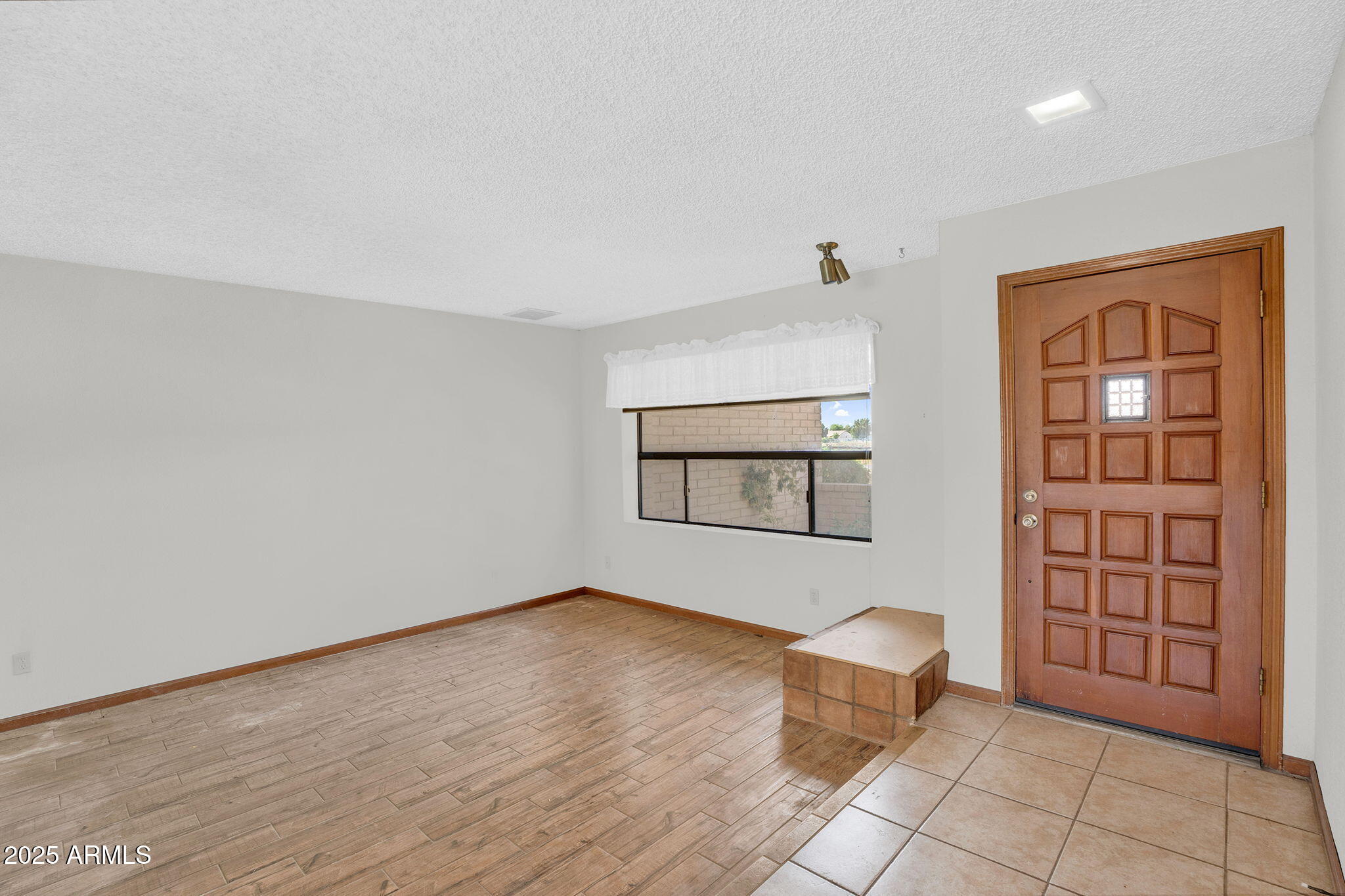 10637 W MISSOURI Avenue