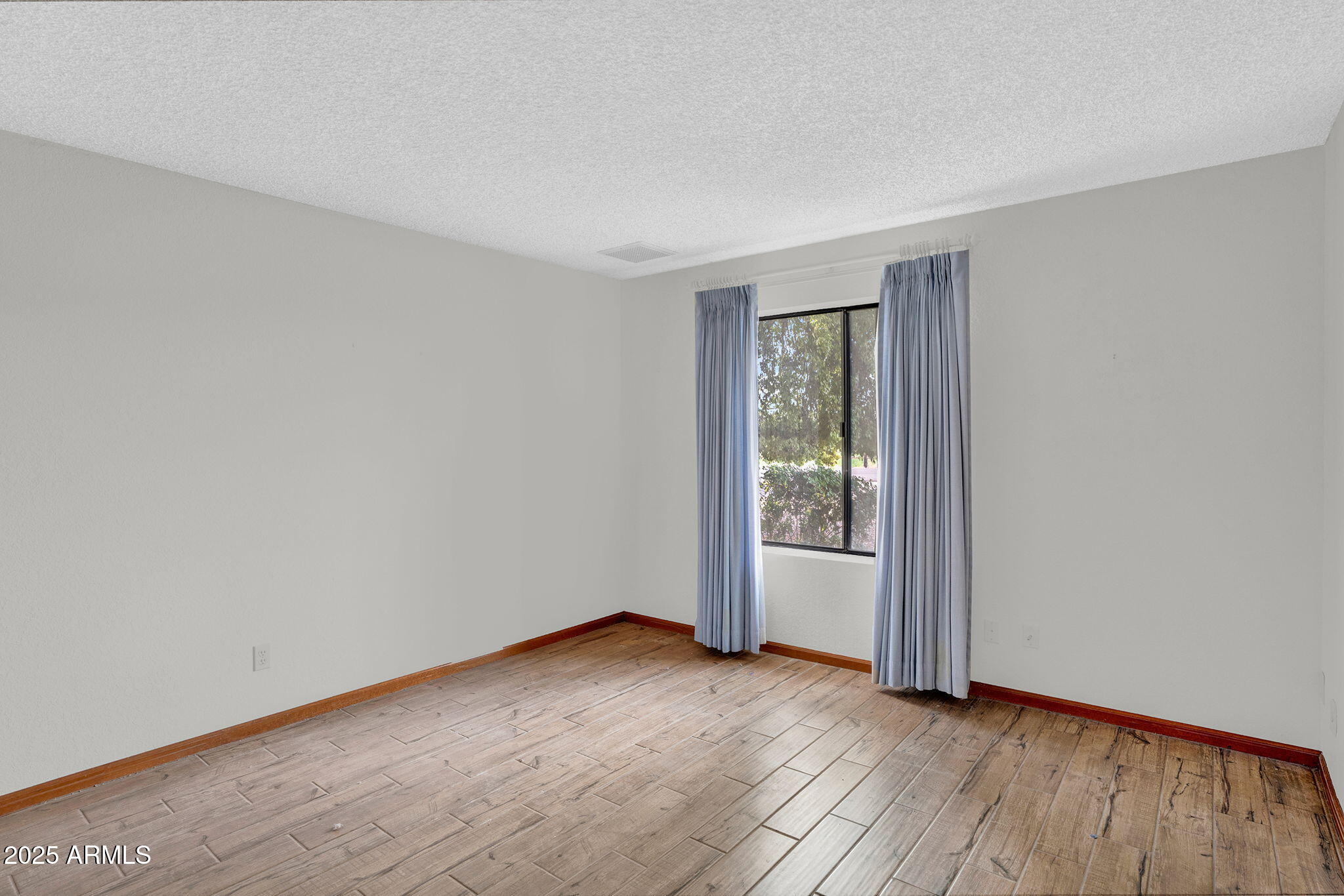 10637 W MISSOURI Avenue