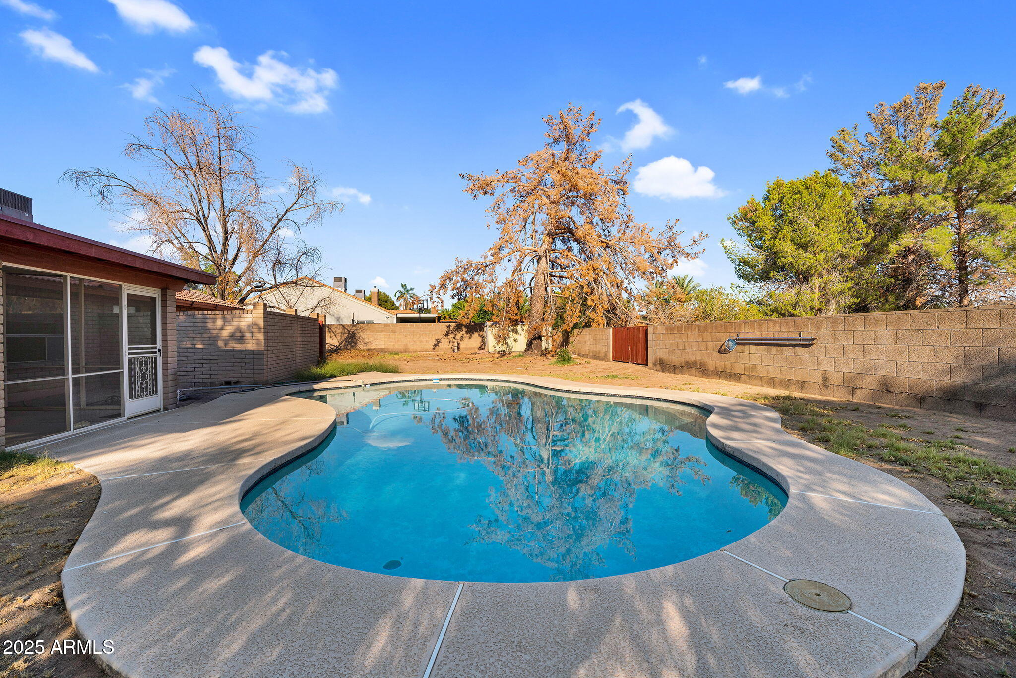 10637 W MISSOURI Avenue