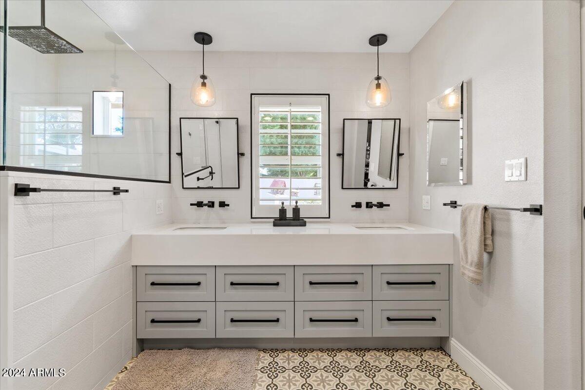 3841 E ELM Street, Phoenix