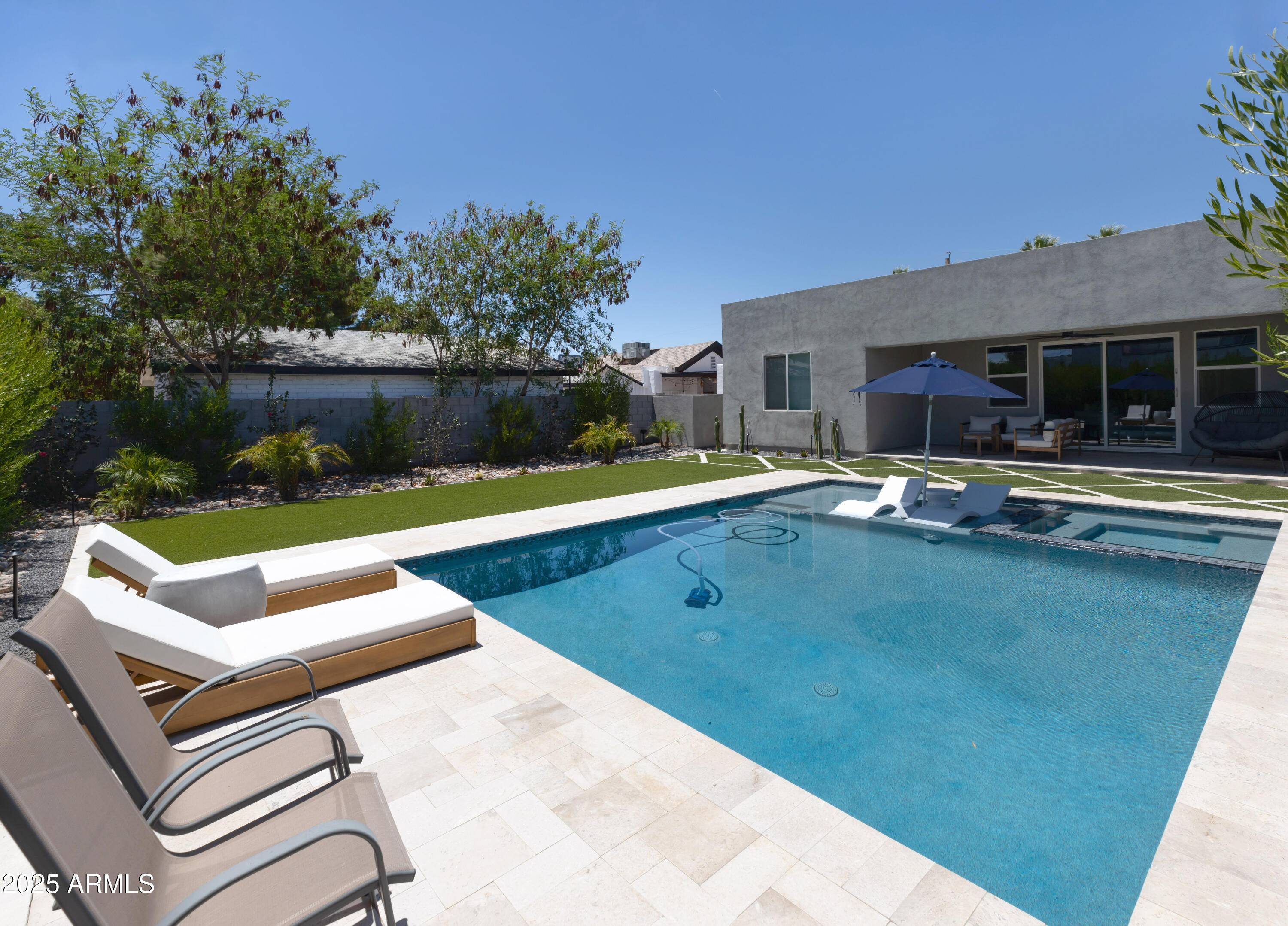 2819 N 28TH Place