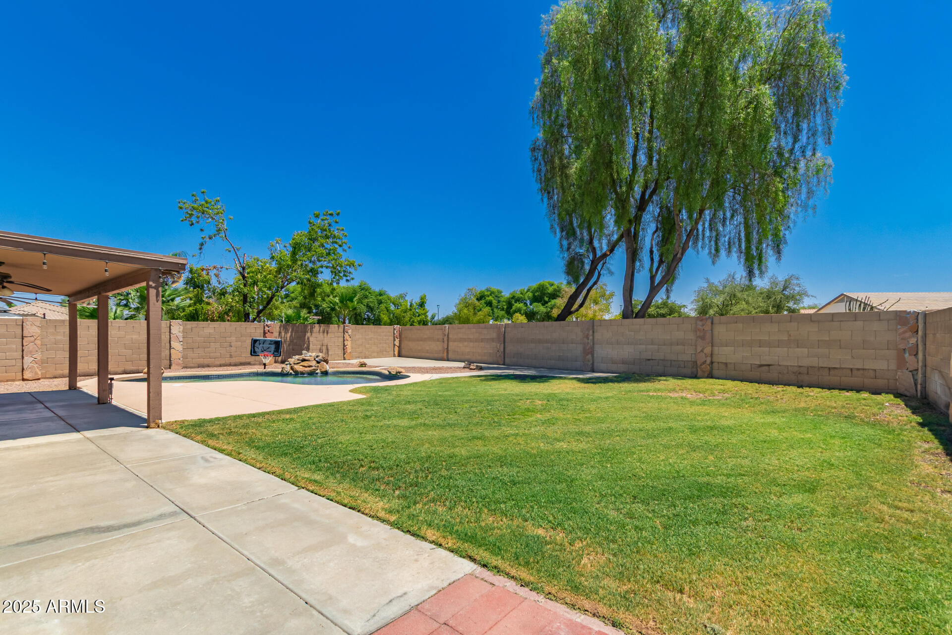 781 S WAYNE Drive