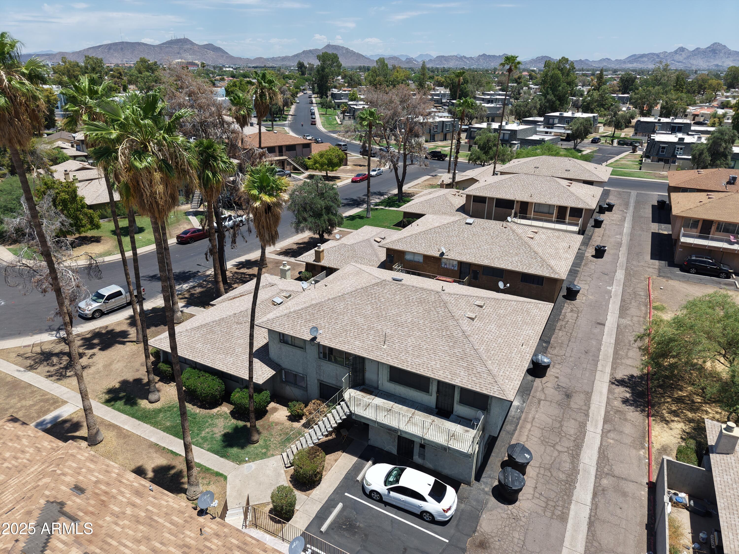 3319 W HARMONT Drive