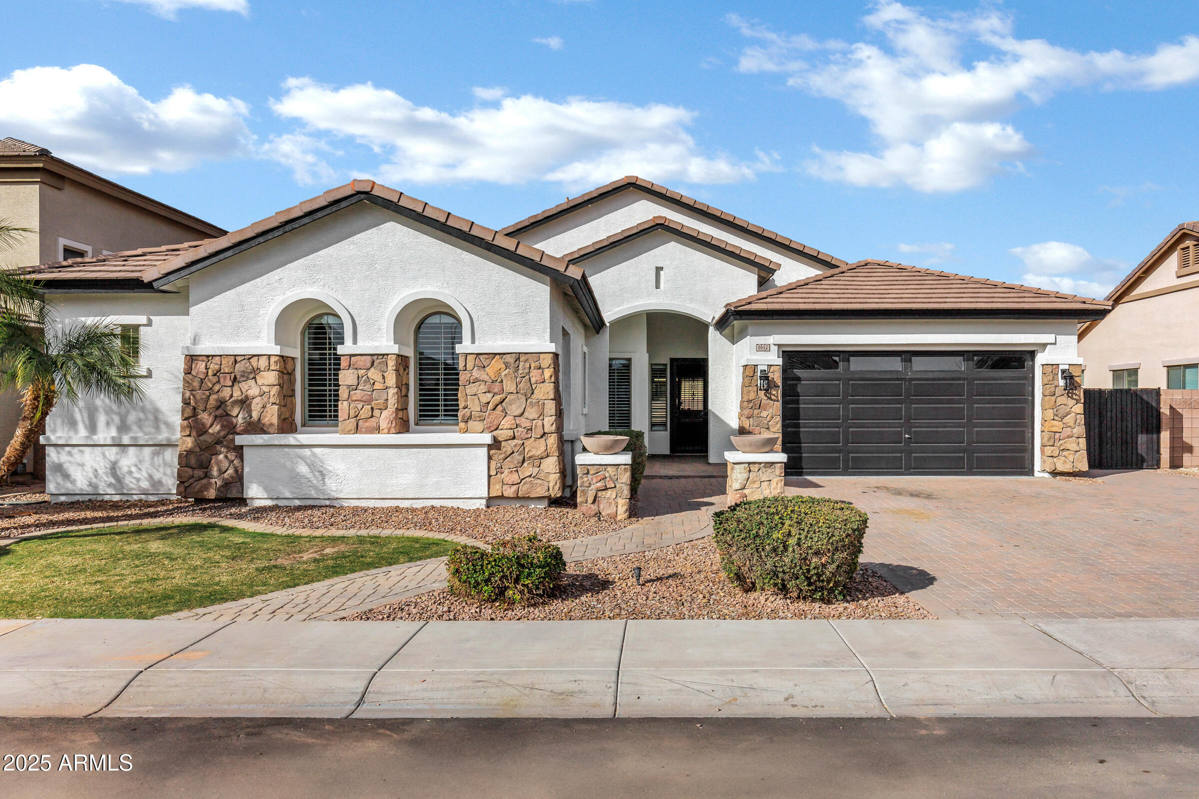 1612 E ZION Way