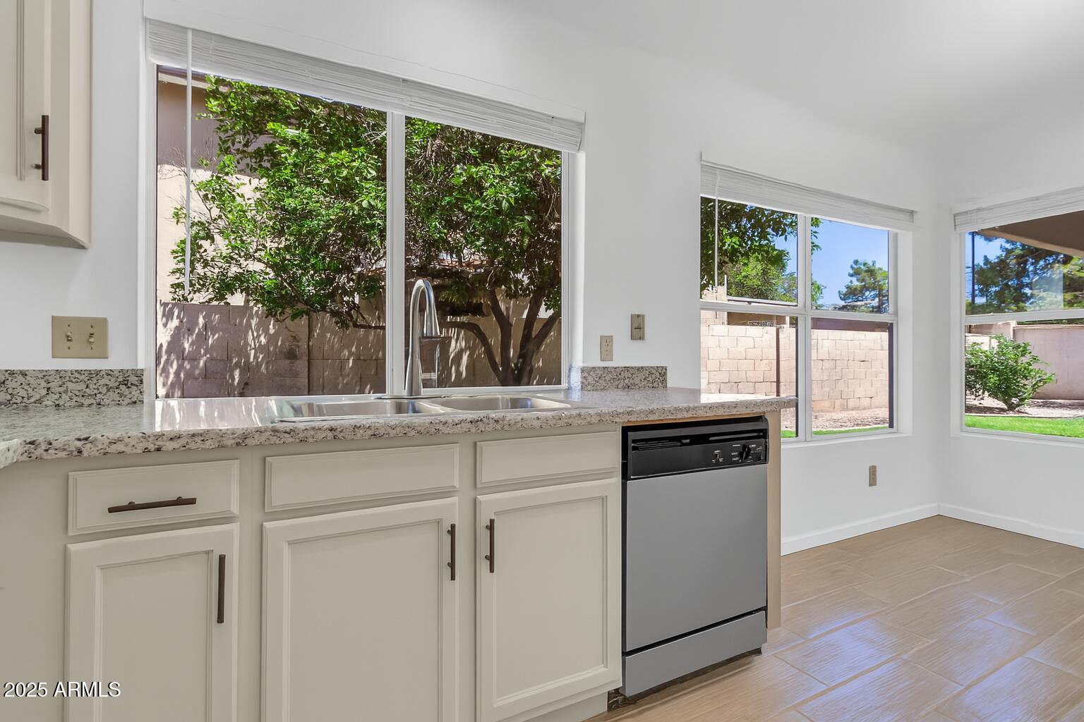 1511 W WILDHORSE Court