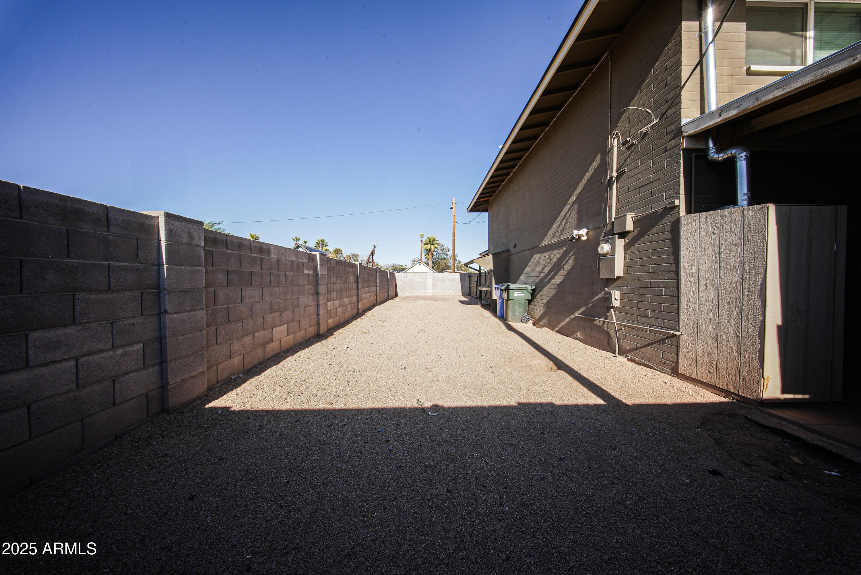 2646 E WILLETTA Street