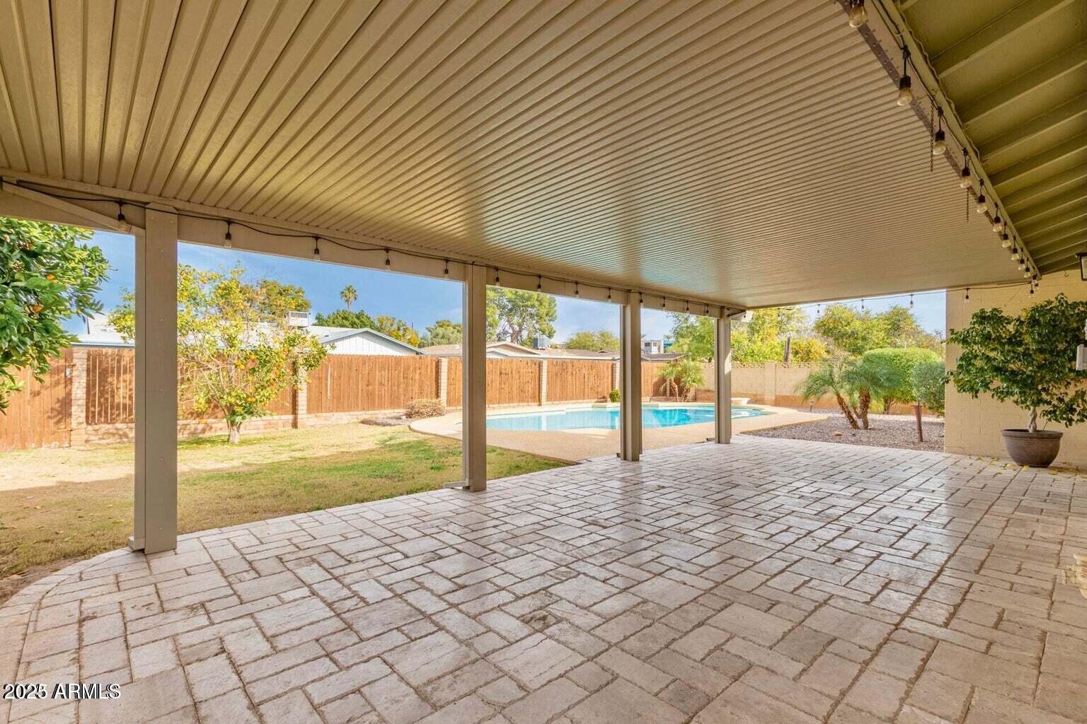 2122 E Palmcroft Drive