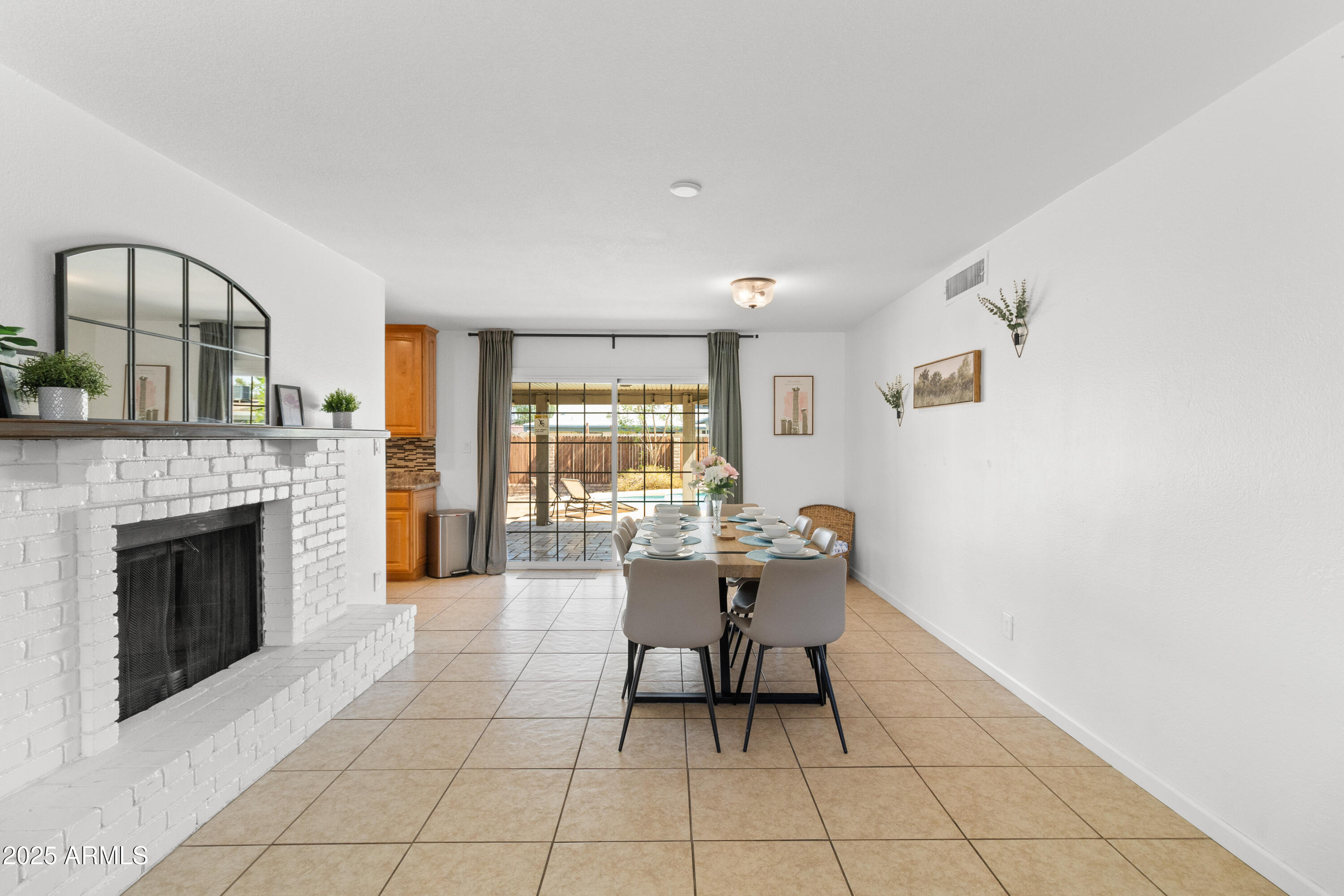 2122 E Palmcroft Drive