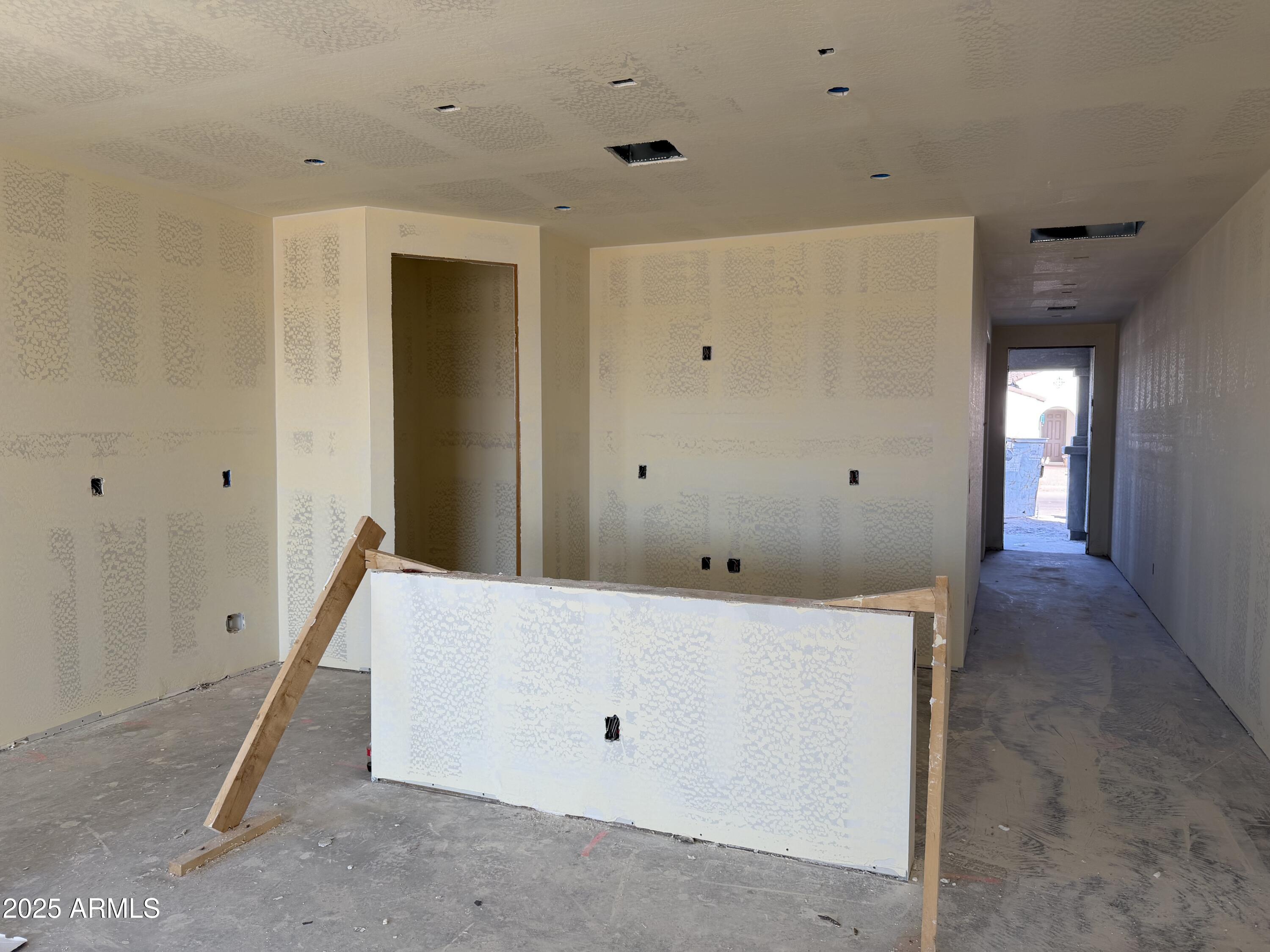5613 W HOPI Trail