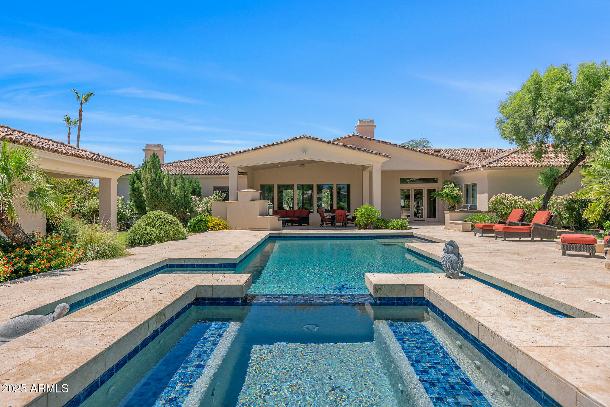 6908 E Hummingbird Lane