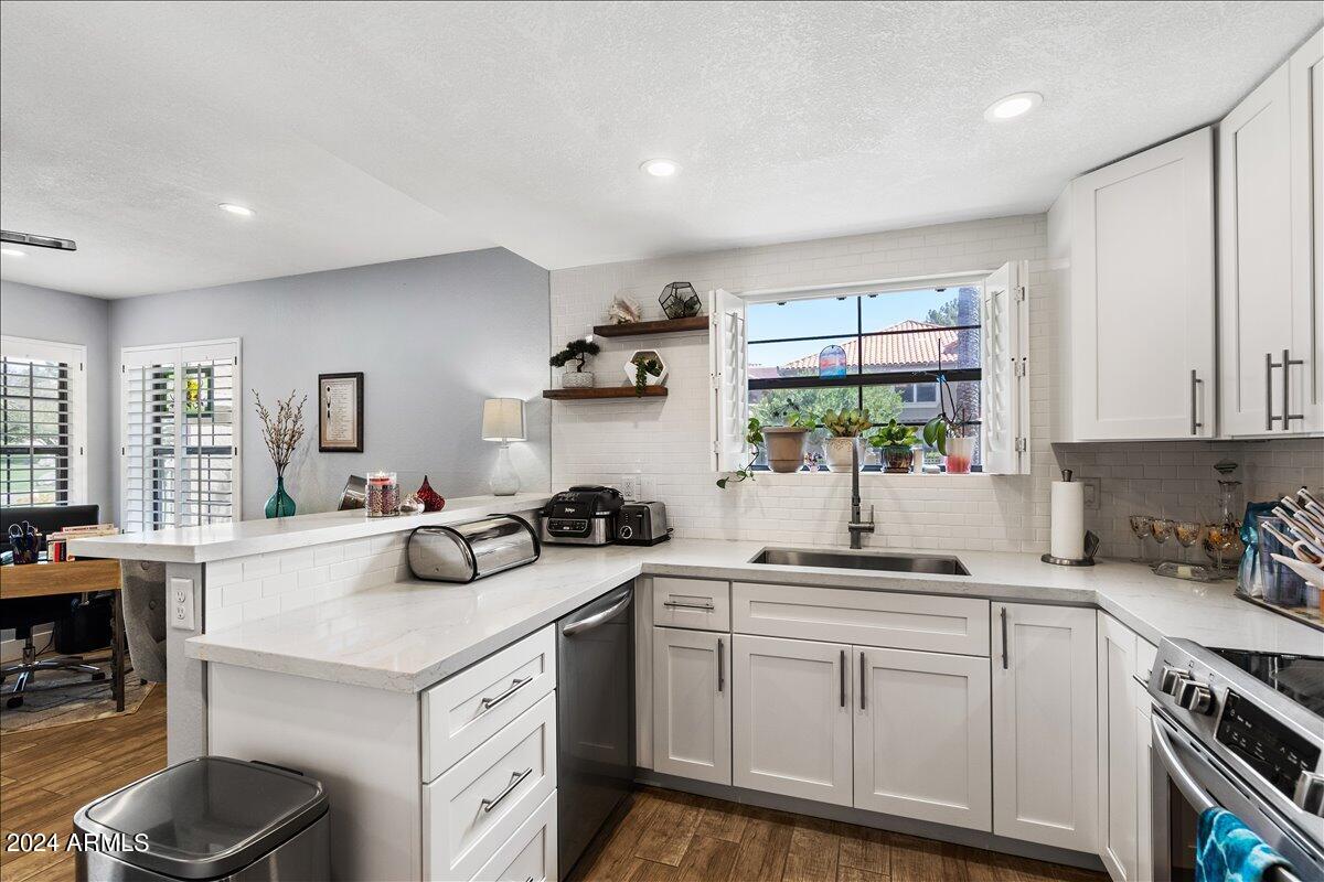 8300 E Vía De Ventura Boulevard, 1015