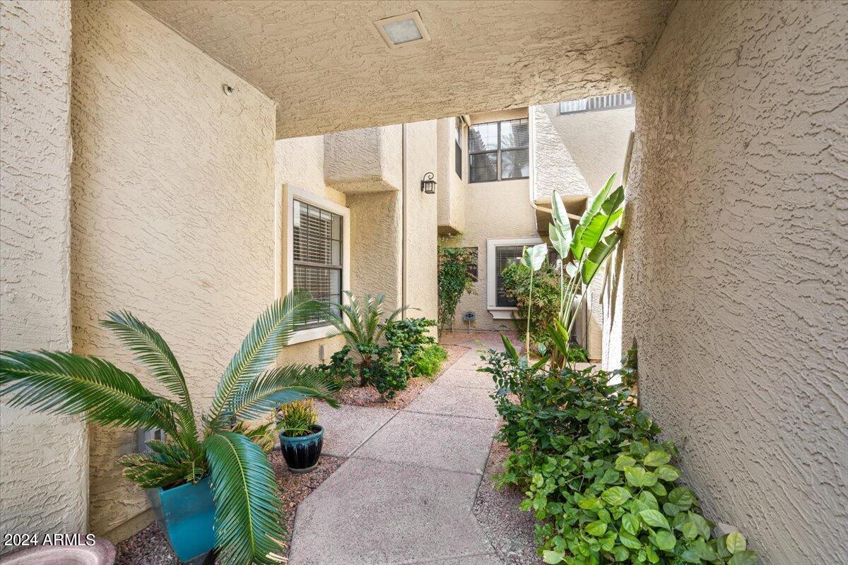 8300 E Vía De Ventura Boulevard, 1015