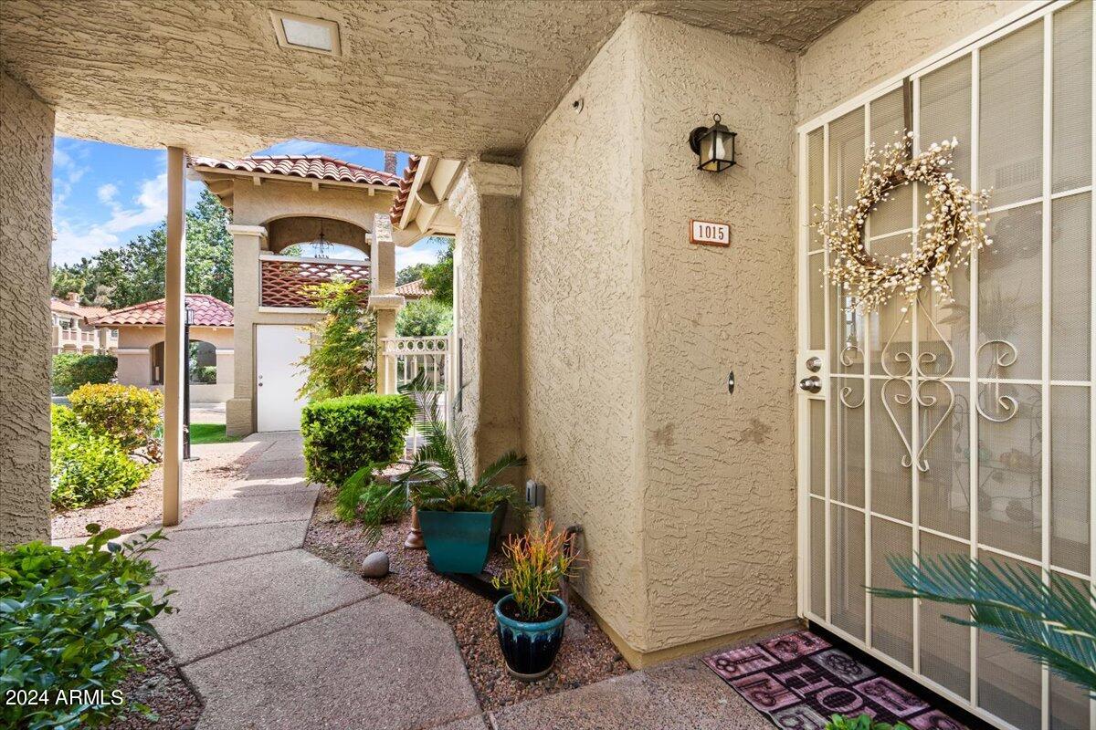 8300 E Vía De Ventura Boulevard, 1015