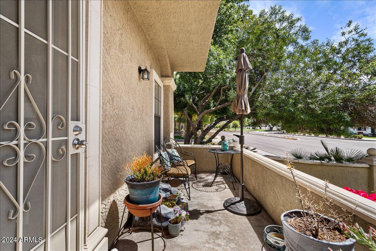 8300 E Vía De Ventura Boulevard, 1015