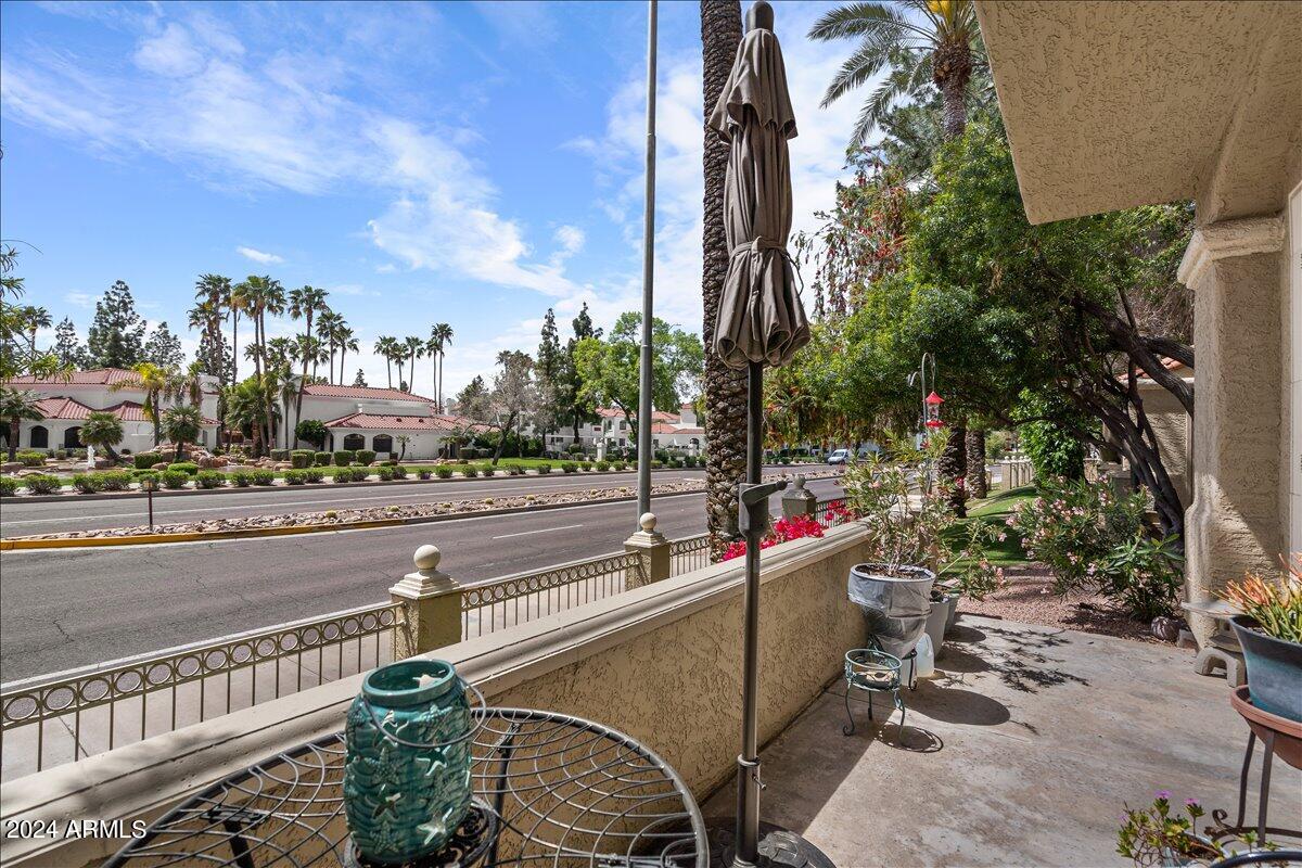8300 E Vía De Ventura Boulevard, 1015