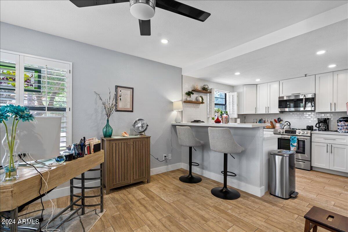 8300 E Vía De Ventura Boulevard, 1015