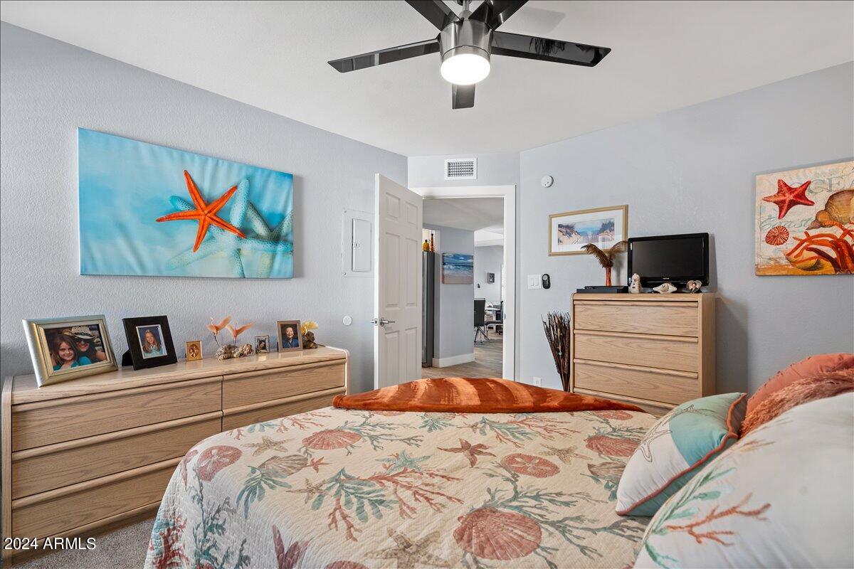 8300 E Vía De Ventura Boulevard, 1015
