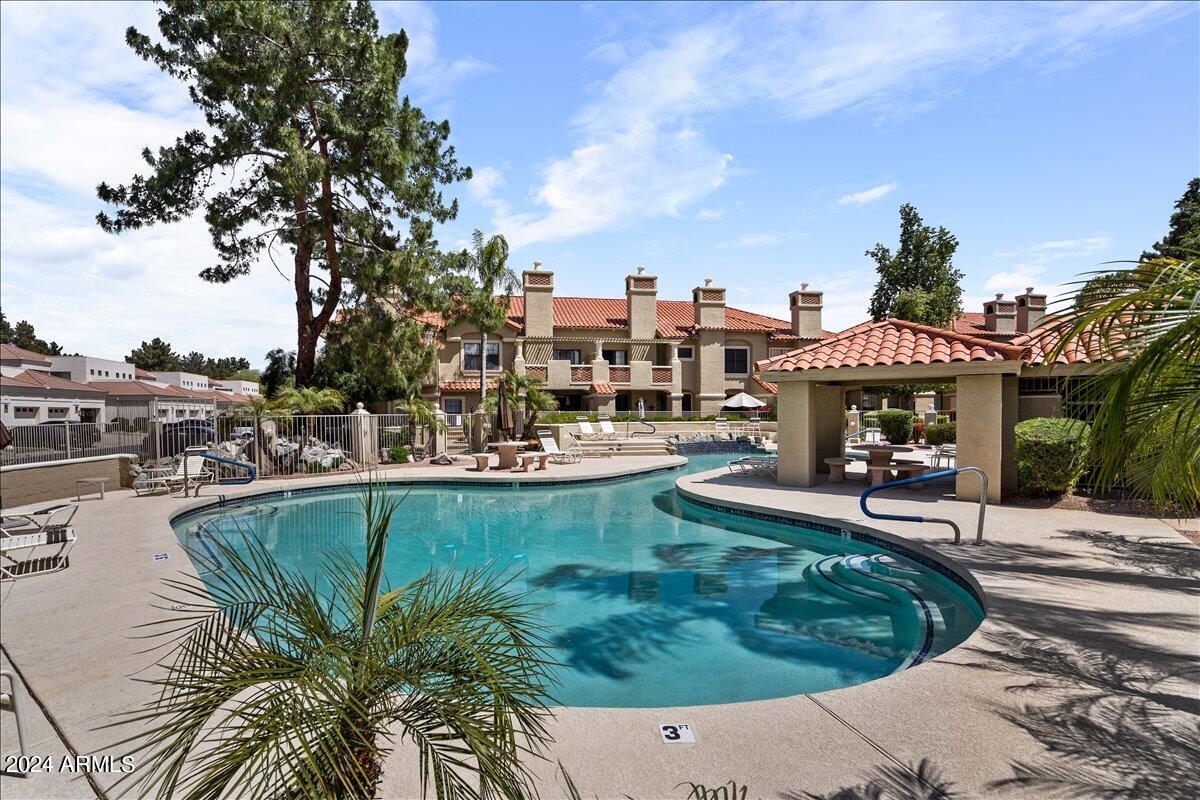8300 E Vía De Ventura Boulevard, 1015